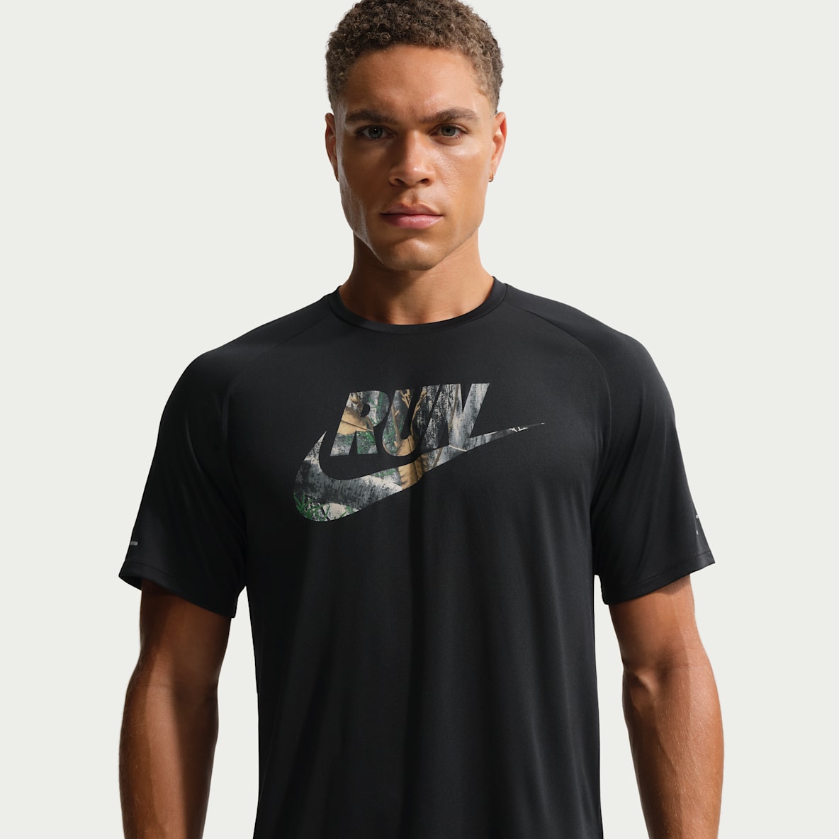 Nike Stride Dri-FIT ADV Realtree® rövid ujjú férfi futófelső