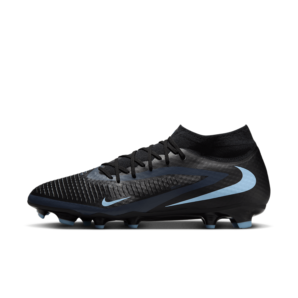 Nike Phantom 6 High Academy Nike Phantom 6 High Academy Fotbollssko för varierat underlag