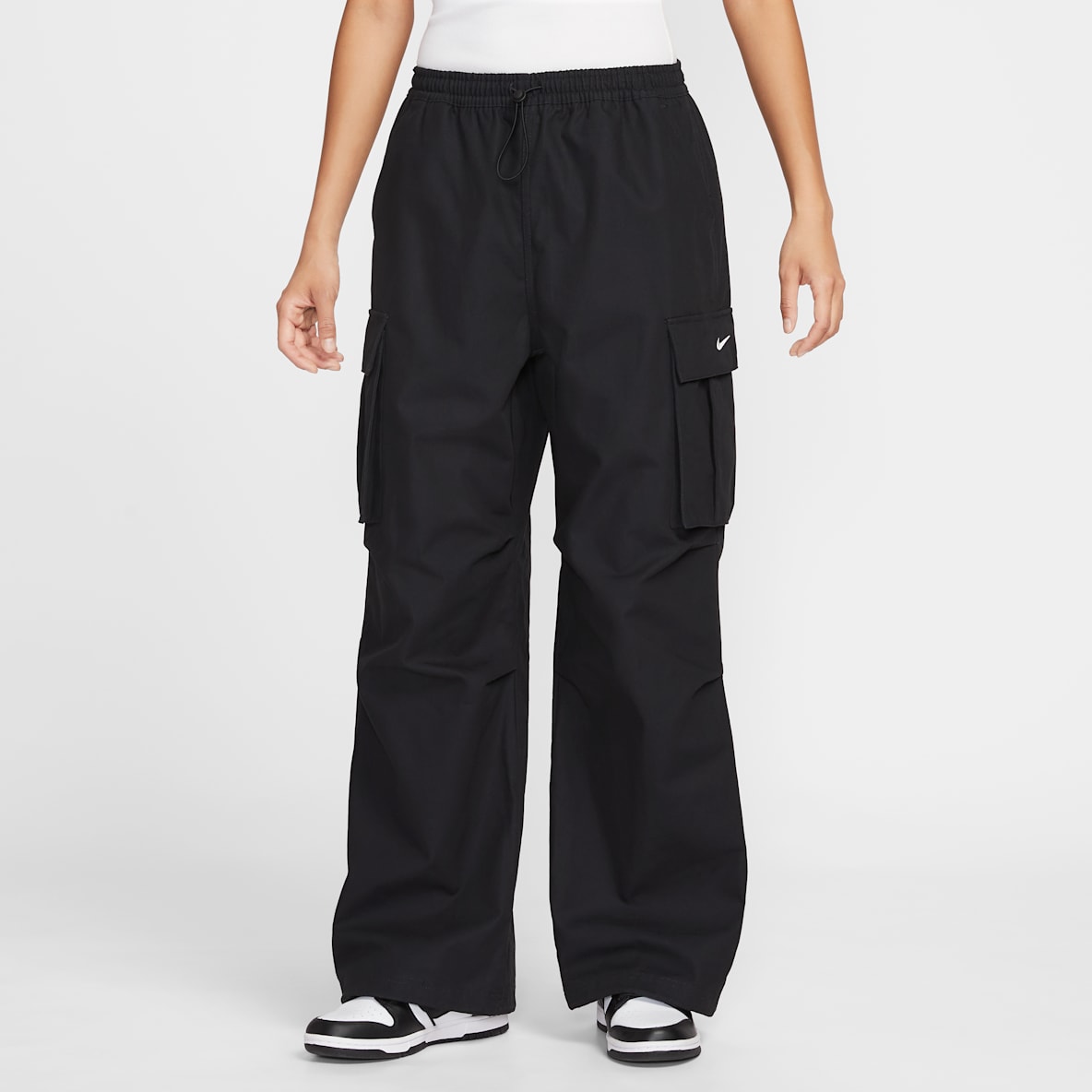 Nike Sportswear Nike Sportswear Women's Mid-Rise Oversized Woven Cargo Trousers
