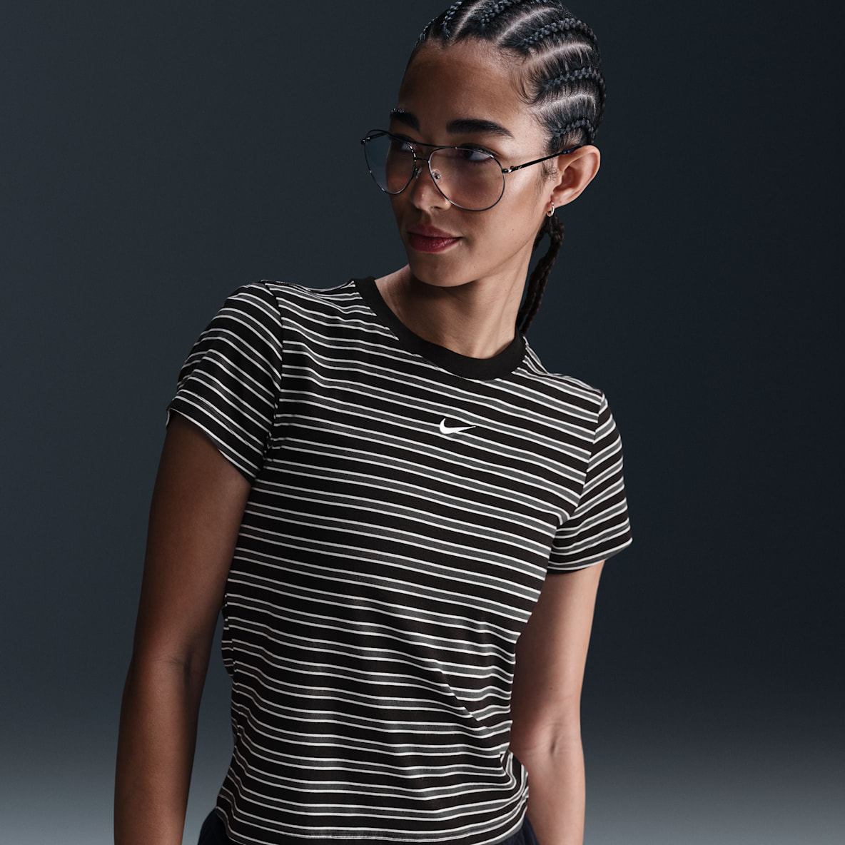 Nike Sportswear Chill Knit Nike Sportswear Chill Knit Aansluitend gestreept T-shirt voor dames