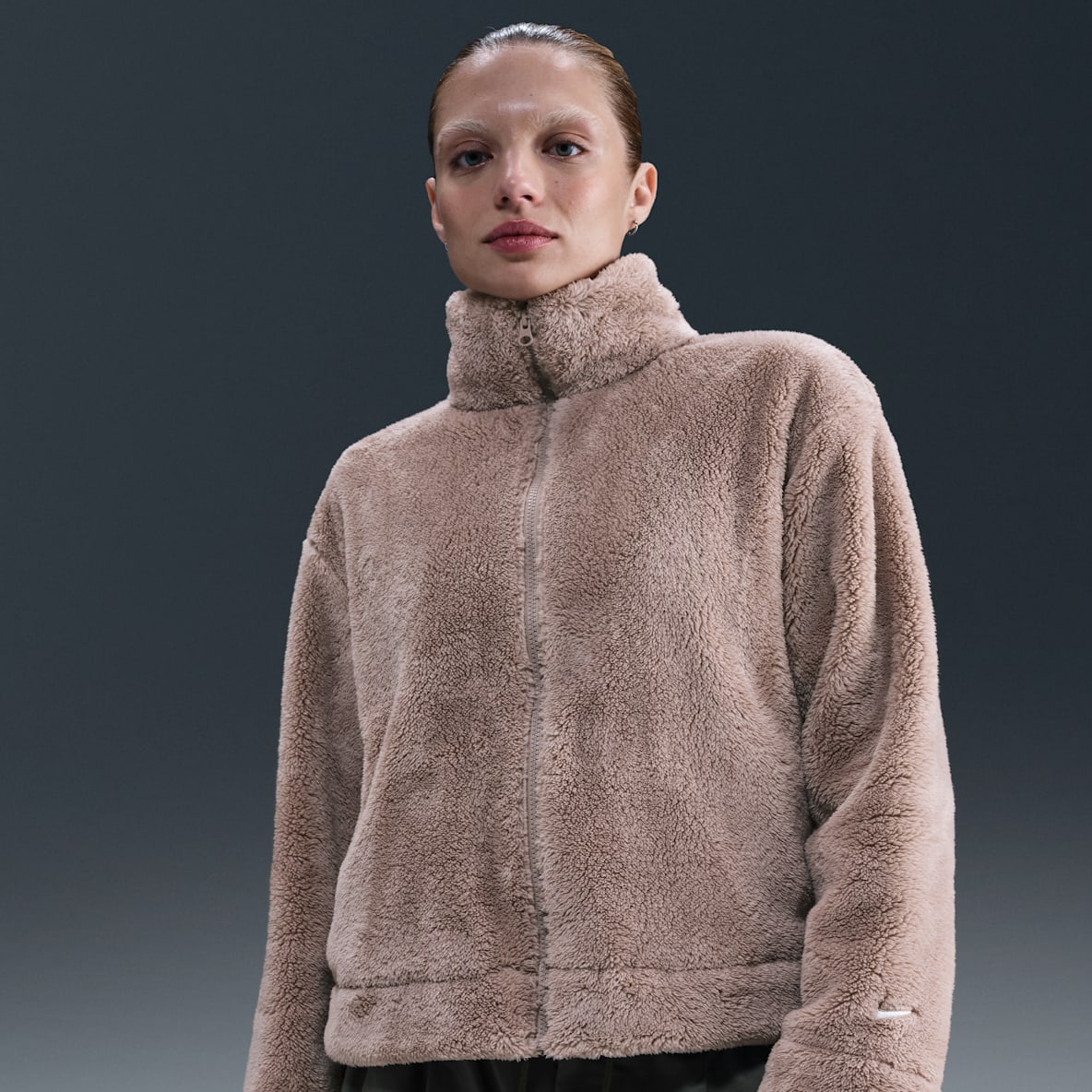 Nike Sportswear Essential Nike Sportswear Essential Chamarra de tejido Fleece gruesa para mujer