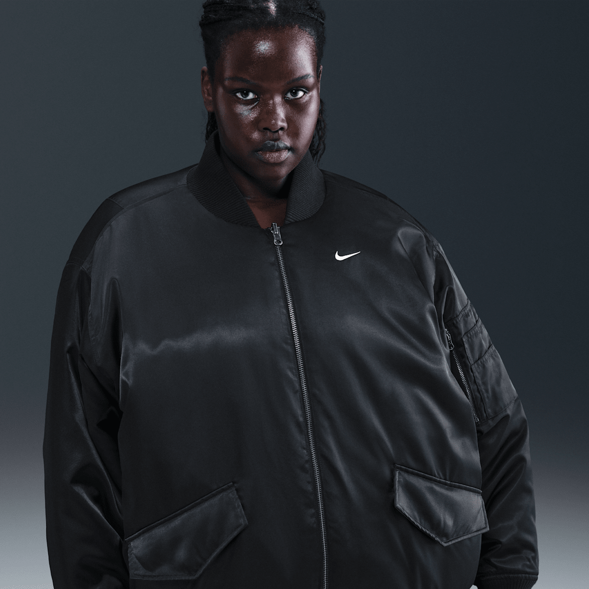 Nike Sportswear Nike Sportswear Chamarra bomber Therma-FIT reversible para mujer (talla grande)