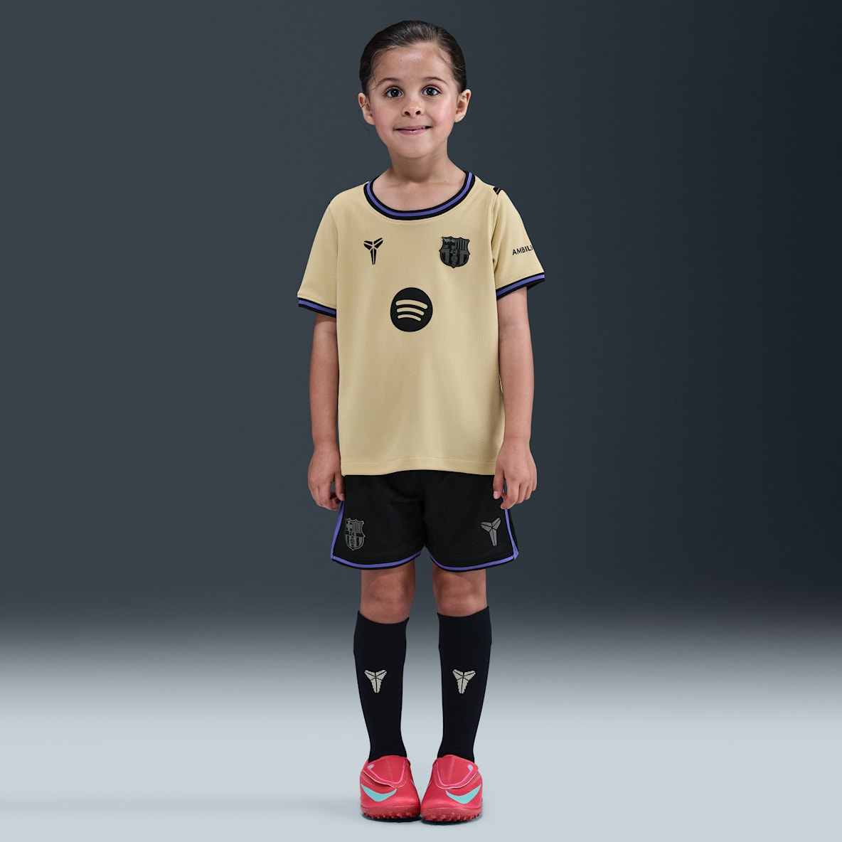 FC Barcelona 2025/26 Stadium Away FC Barcelona 2025/26 Stadium Away Dreiteiliges Kobe Replika-Fußballtrikot-Set (jüngere Kinder)