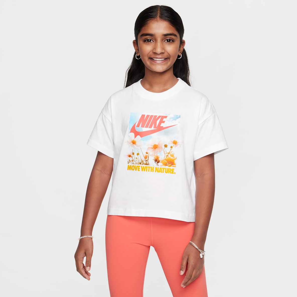 Nike Sportswear Nike Sportswear เสื้อยืดเด็กโต (หญิง)