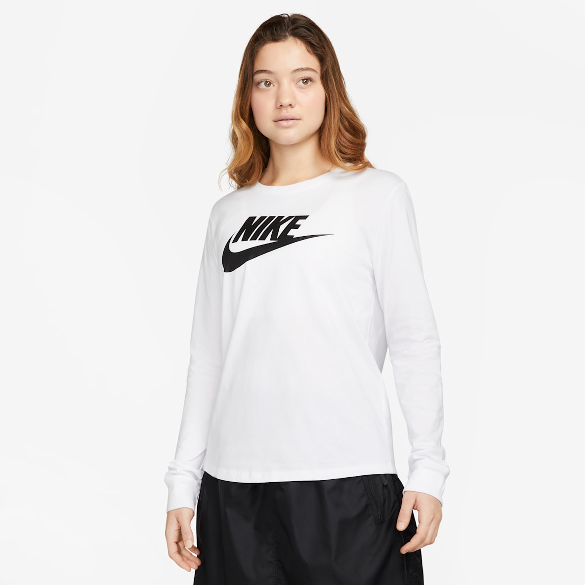 Nike Sportswear Essentials Nike Sportswear Essentials Women's Long-Sleeve Logo T-Shirt