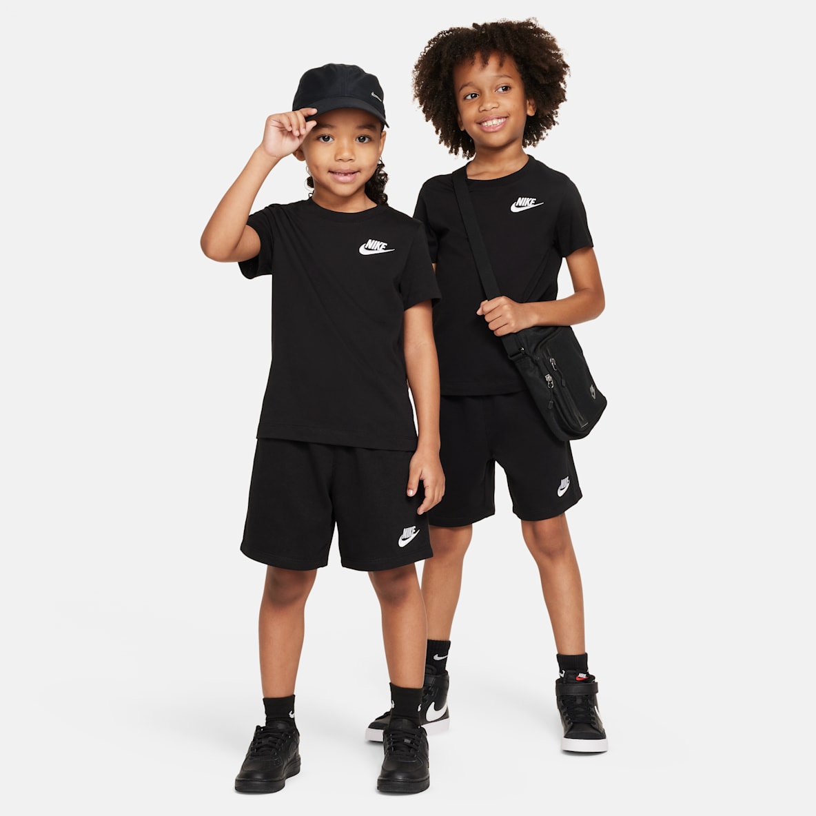 Nike Nike Conjunto de dos piezas con shorts de tejido Knit para niños talla pequeña
