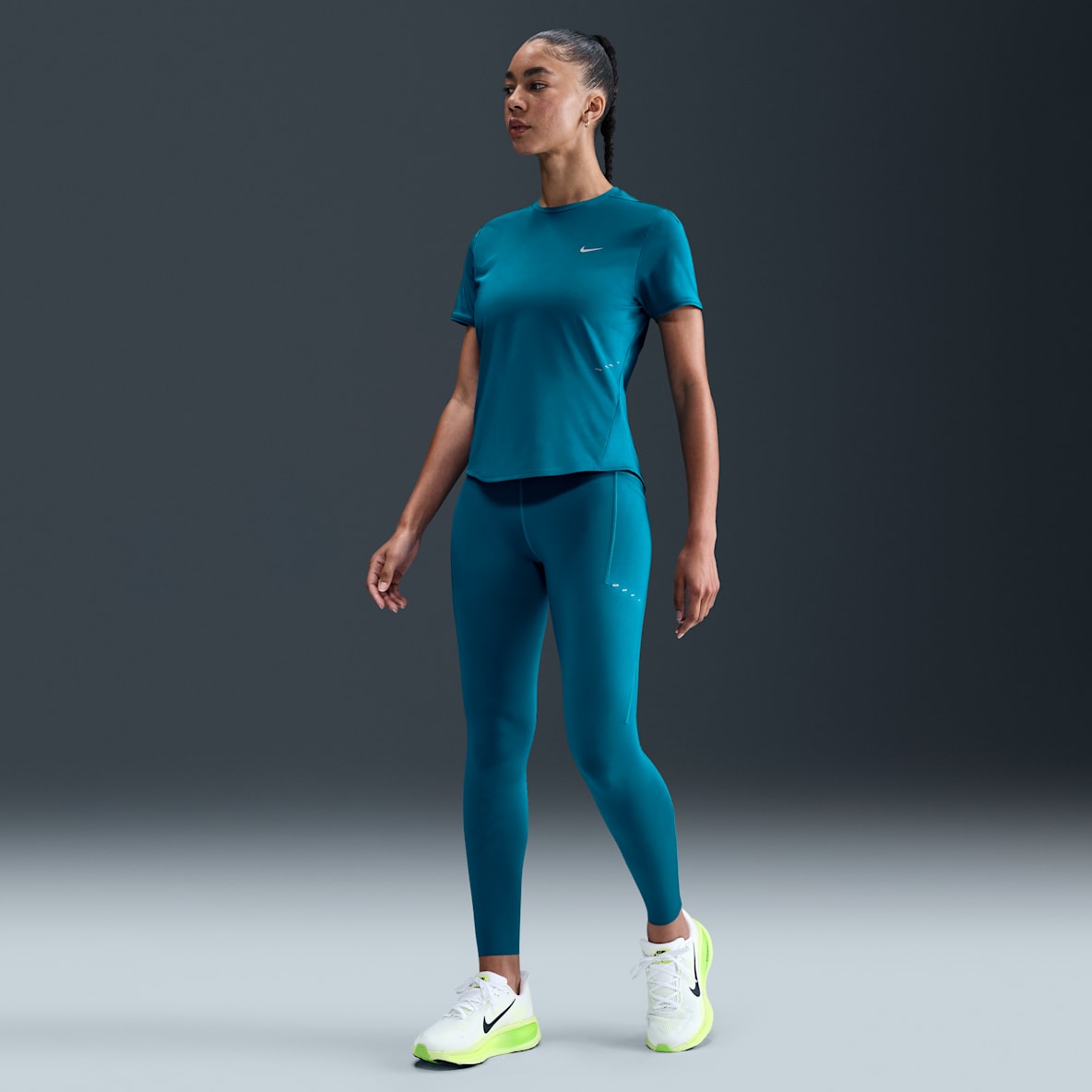 Nike Swift Nike Swift Women's High-Waisted 7/8 Running Leggings with Pockets