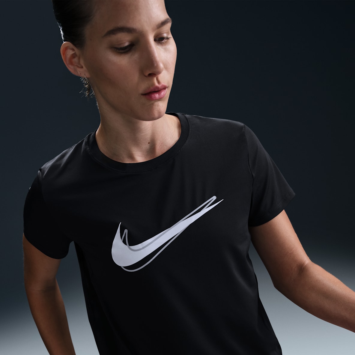 Nike One Swoosh Playera de correr de manga corta Dri-FIT para mujer