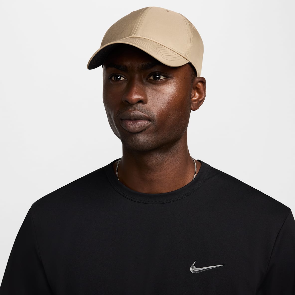 Nike Dri-FIT Club Nike Dri-FIT Club หมวกแก๊ปมีโครงไม่มีลายด้านหน้า