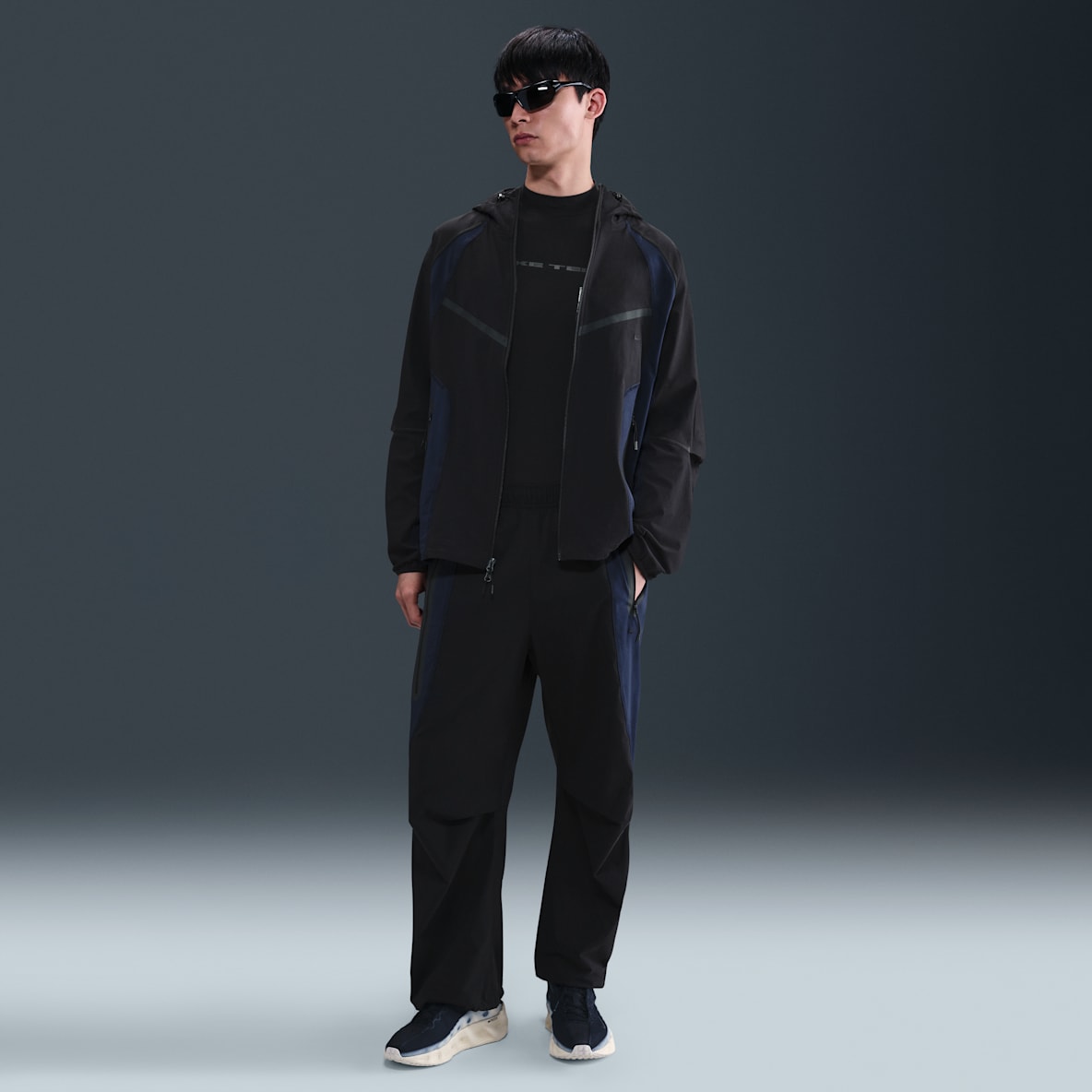 Nike Tech Nike Tech Men's Dri-FIT Woven Colour-Block Oversized Trousers