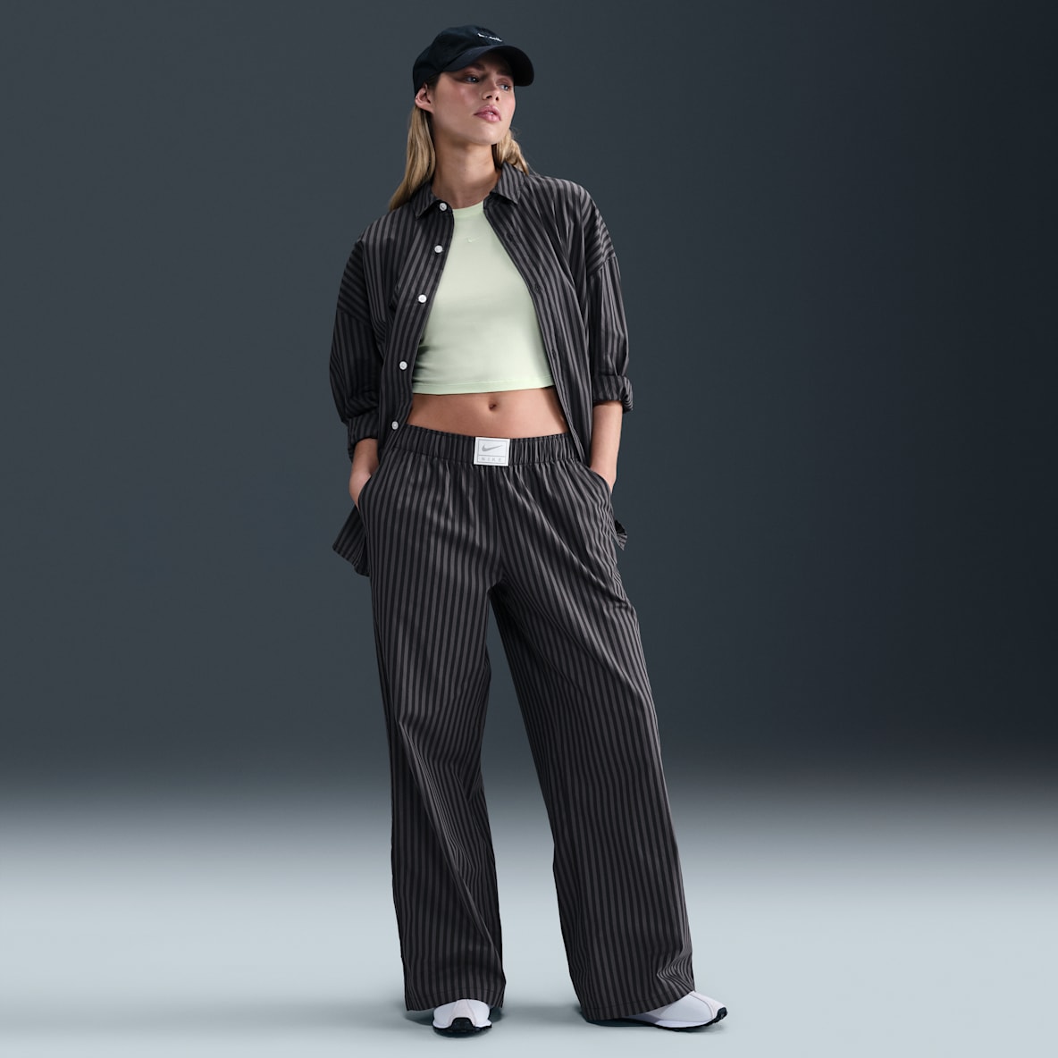 Nike Sportswear Chill Poplin Nike Sportswear Chill Poplin Women's Mid-Rise Loose Striped Trousers
