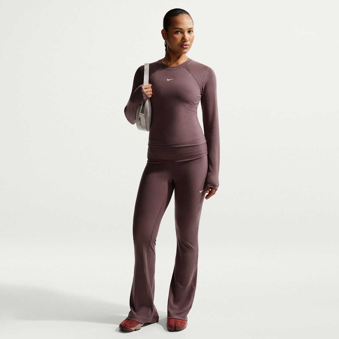 Nike Sportswear Chill Knit Nike Sportswear Chill Knit Damskie spodnie prążkowane ze średnim stanem