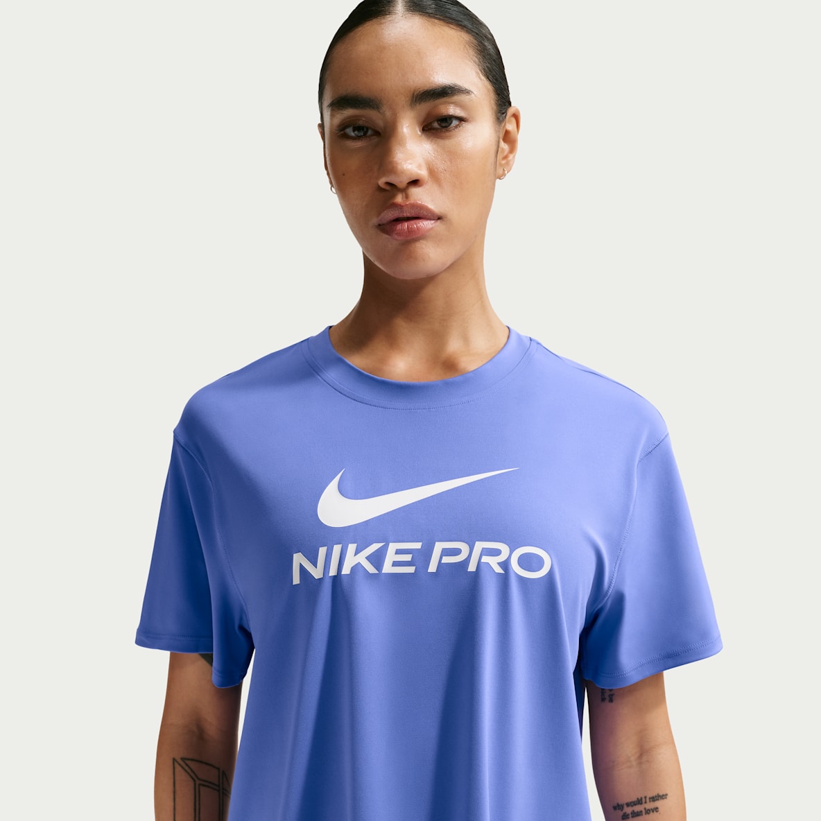 Nike Pro Bol Kesimli Kadın Tişörtü