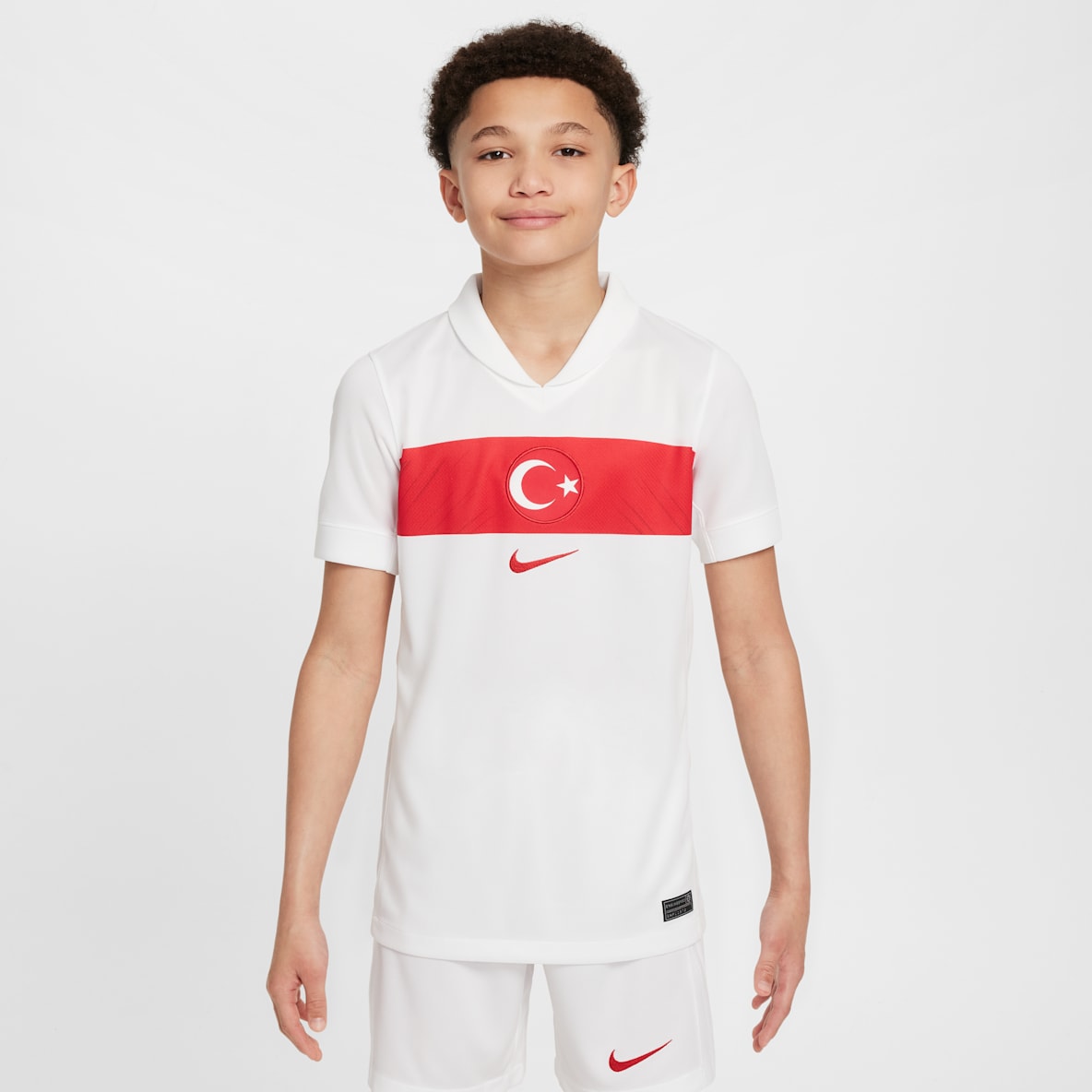 Türkei 2024/25 Stadium Home Nike Replica Fußballtrikot mit Dri-FIT-Technologie für ältere Kinder