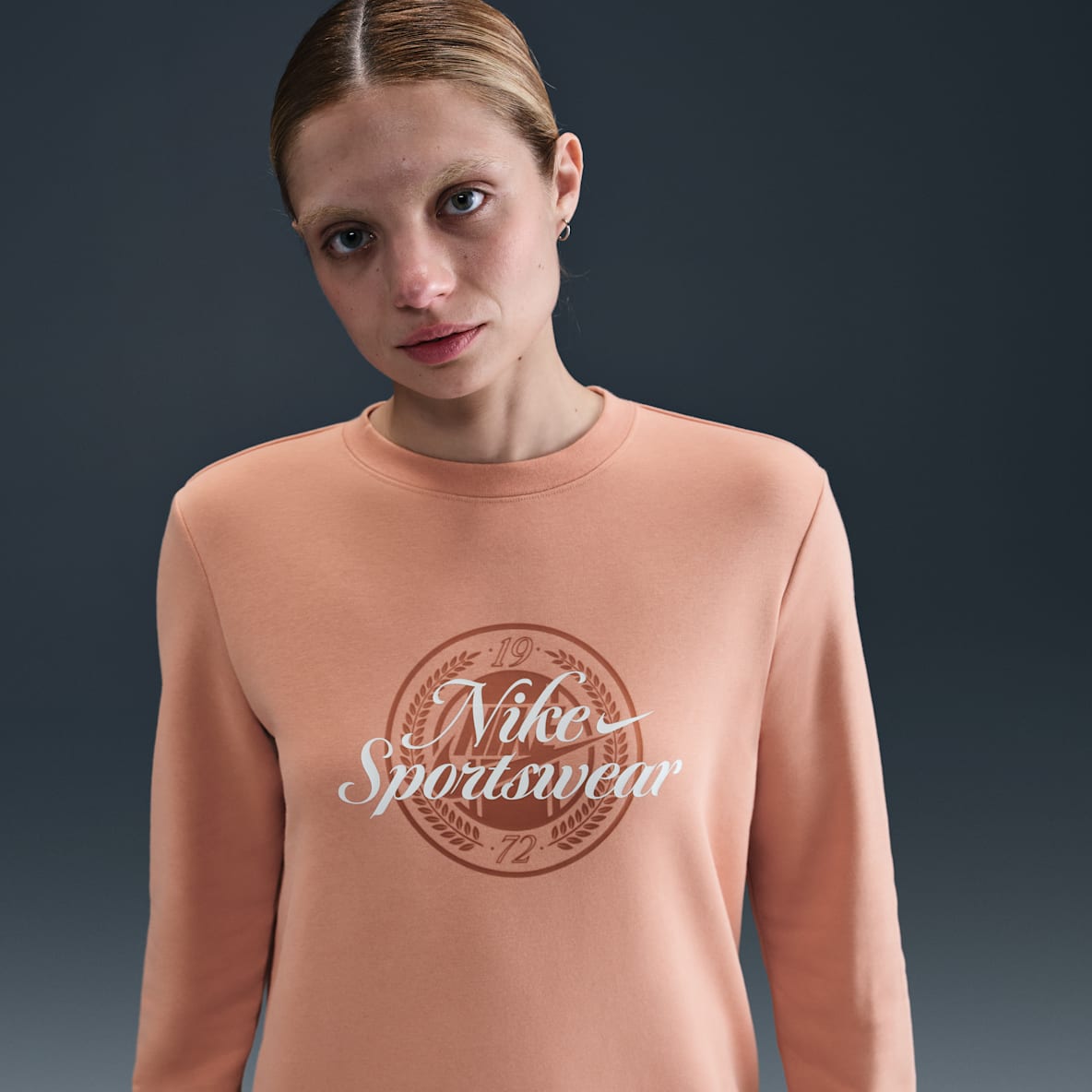 Nike Sportswear Club Fleece Nike Sportswear Club Fleece Sudadera de cuello redondo con gráfico para mujer