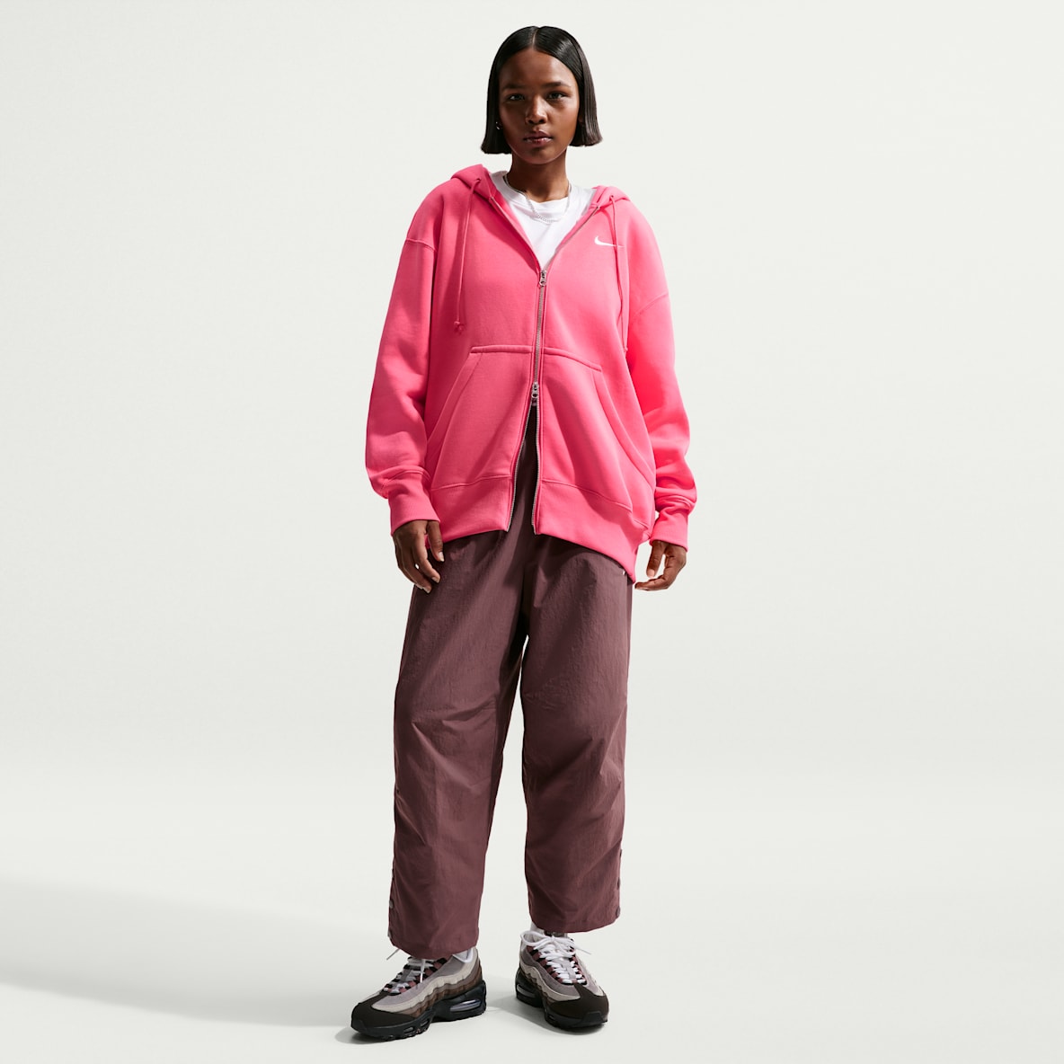 Nike Sportswear Pants de tejido Woven de tiro alto oversized para mujer