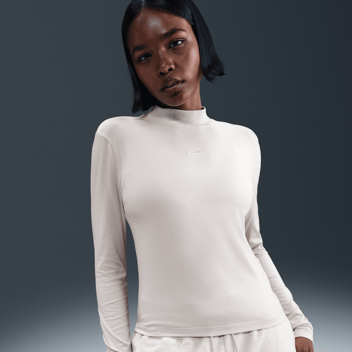 Nike Sportswear Chill Knit Nike Sportswear Chill Knit Playera de manga larga slim con cuello alto para mujer