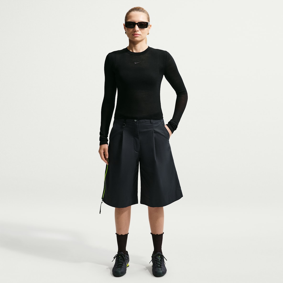Nike Sportswear Airreverent Shorts de tiro bajo para mujer