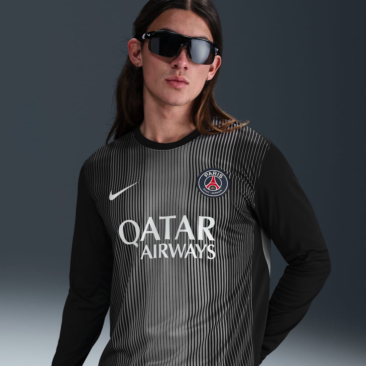 Paris Saint-Germain 2025/26 Stadium Goalkeeper Paris Saint-Germain 2025/26 Stadium Goalkeeper Men's Nike Dri-FIT Football Replica Long-Sleeve Shirt