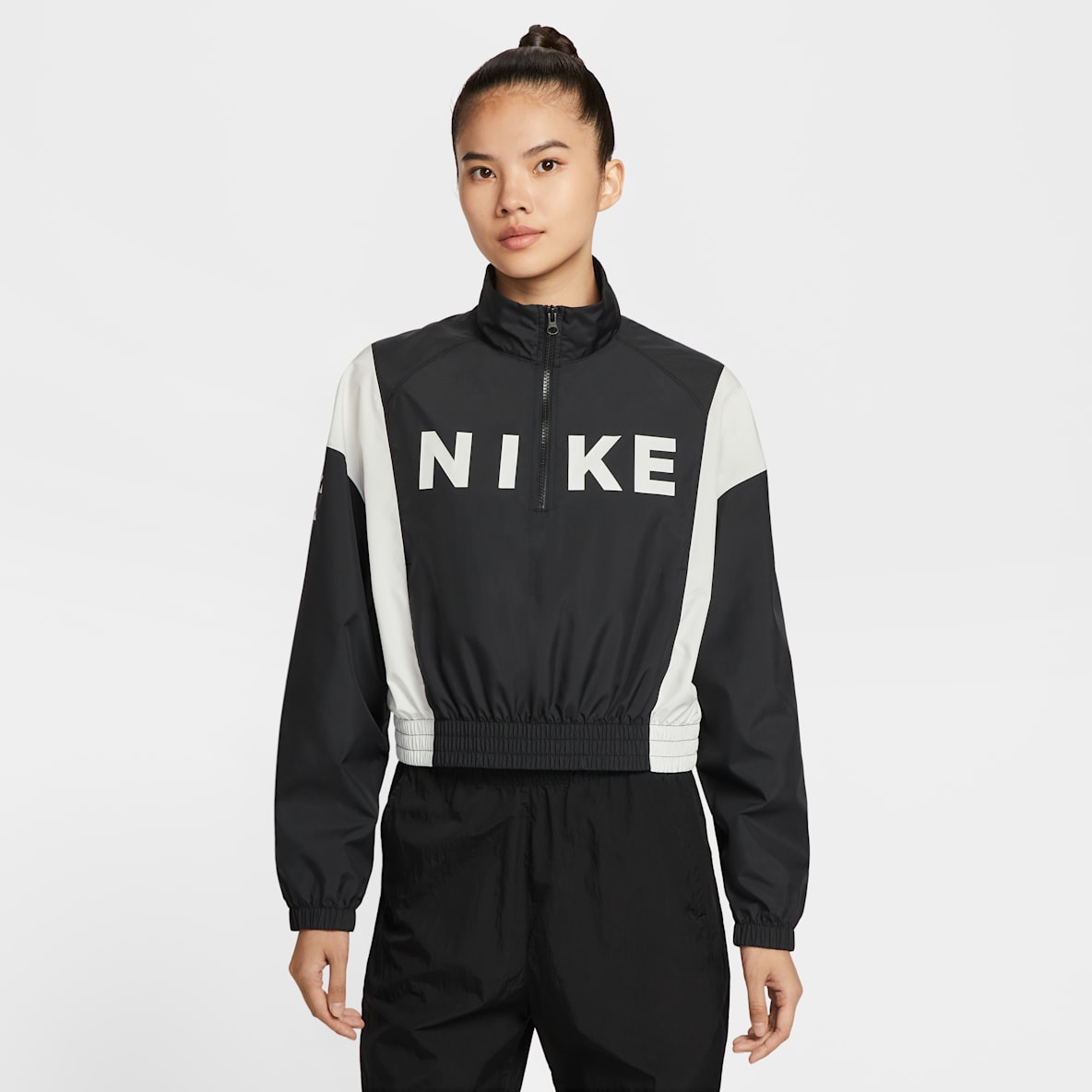 Nike Sportswear Nike Sportswear Women's Woven Lightweight 1/4-Zip Jacket