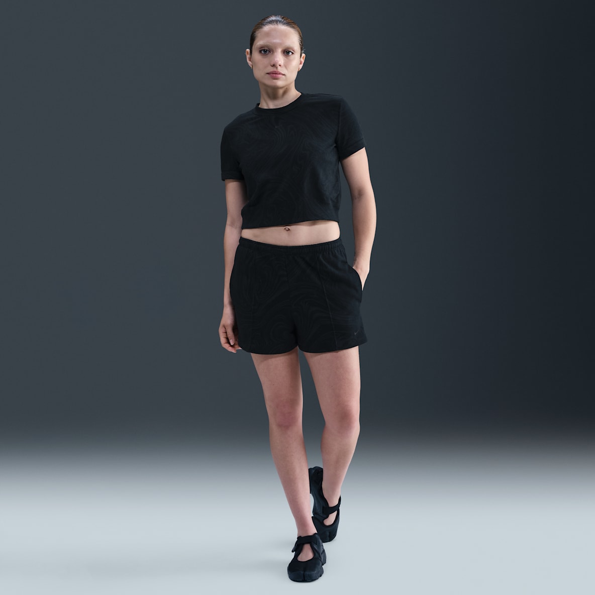 Nike Sportswear Chill Terry Nike Sportswear Chill Terry Shorts de French Terry con estampado de tiro medio para mujer