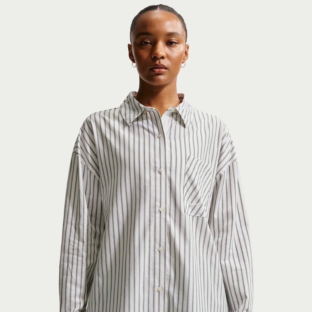 Nike Sportswear Chill Poplin Women's Oversized Woven Long-Sleeve Striped Top