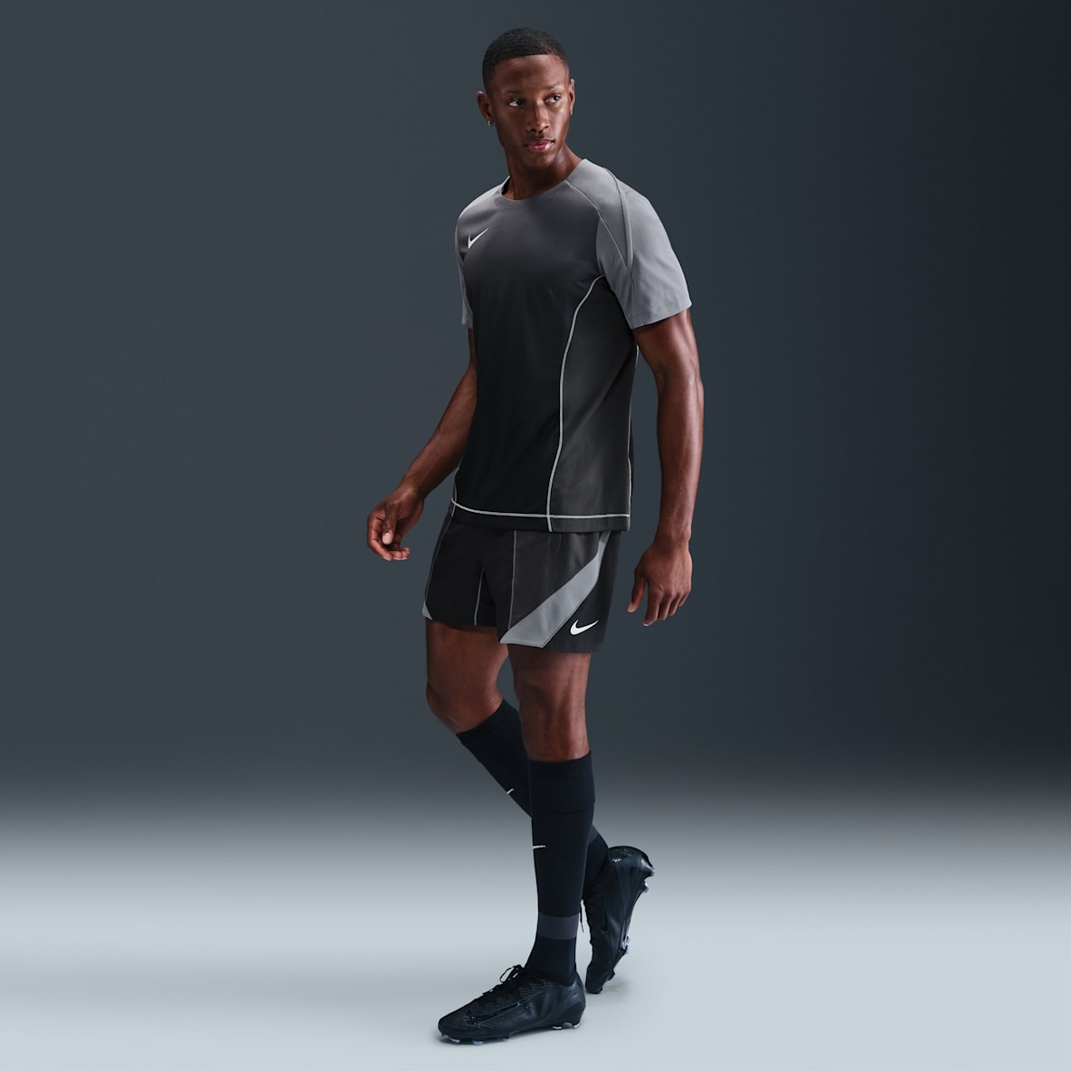 Nike Strike+ Dri-FIT Voetbalshorts voor heren (13 cm)