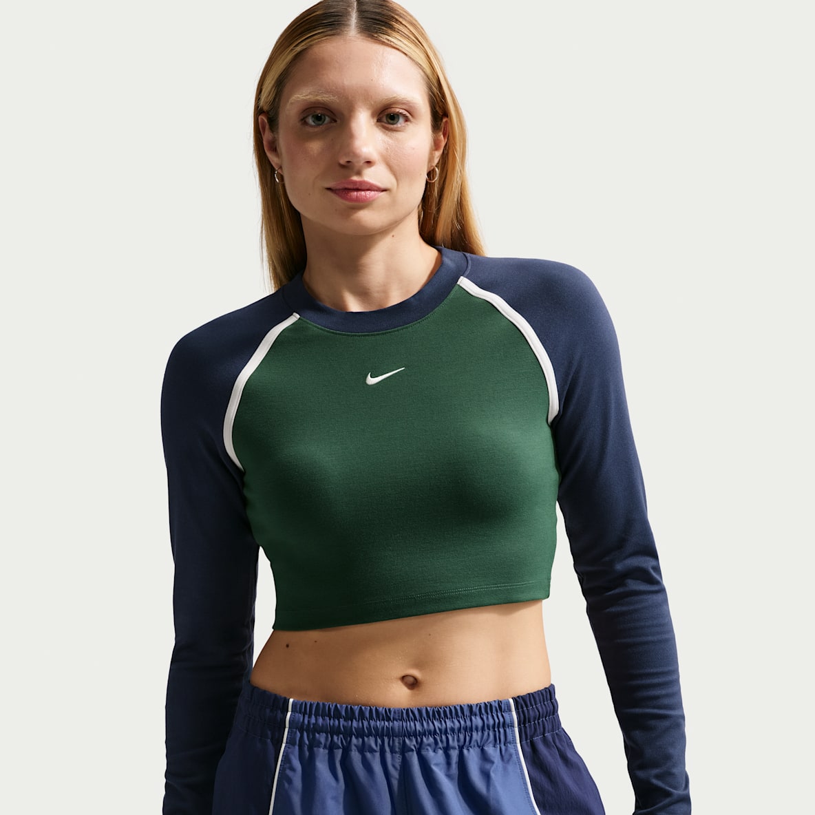 Nike Sportswear Nike Sportswear Women's Tight Long-Sleeve Cropped Top