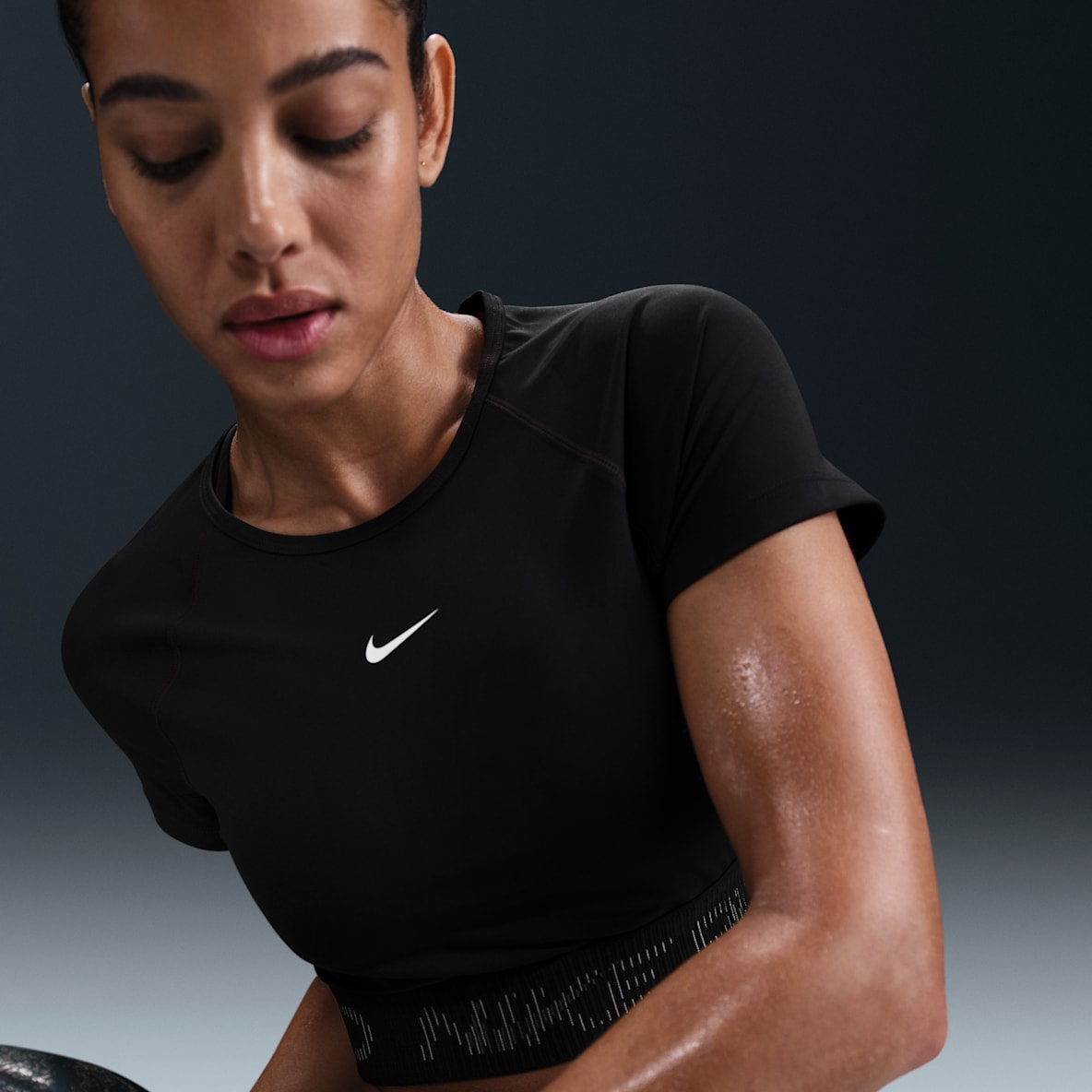 Nike Pro Nike Pro Playera de manga corta Dri-FIT con gráfico cropped para mujer