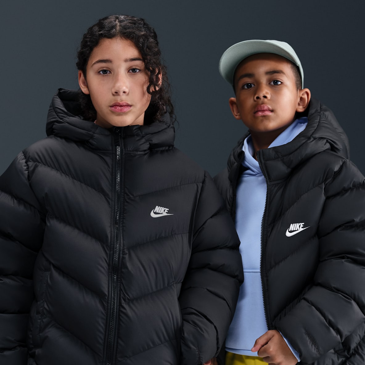 Nike Sportswear All Day Play Nike Sportswear All Day Play Therma-FIT-Puffer-Jacke mit weiter Passform (ältere Kinder)
