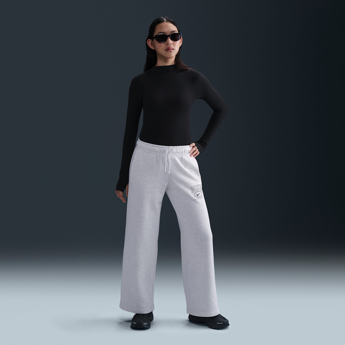 Nike Sportswear Club Fleece Nike Sportswear Club Fleece Women's Mid-Rise Wide-Leg Graphic Trousers