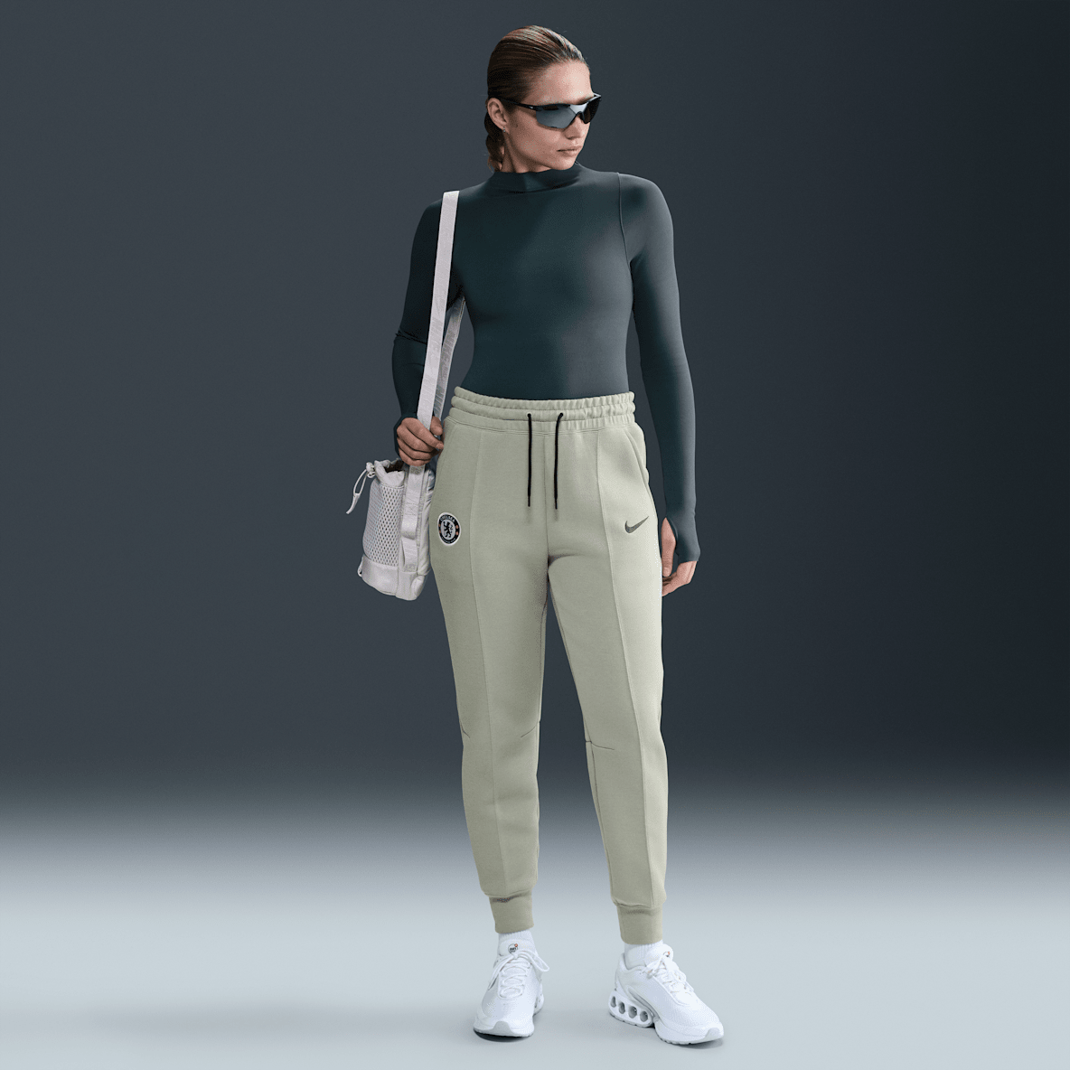 Chelsea F.C. Tech Chelsea F.C. Tech Women's Nike Football Fleece Mid-Rise Joggers