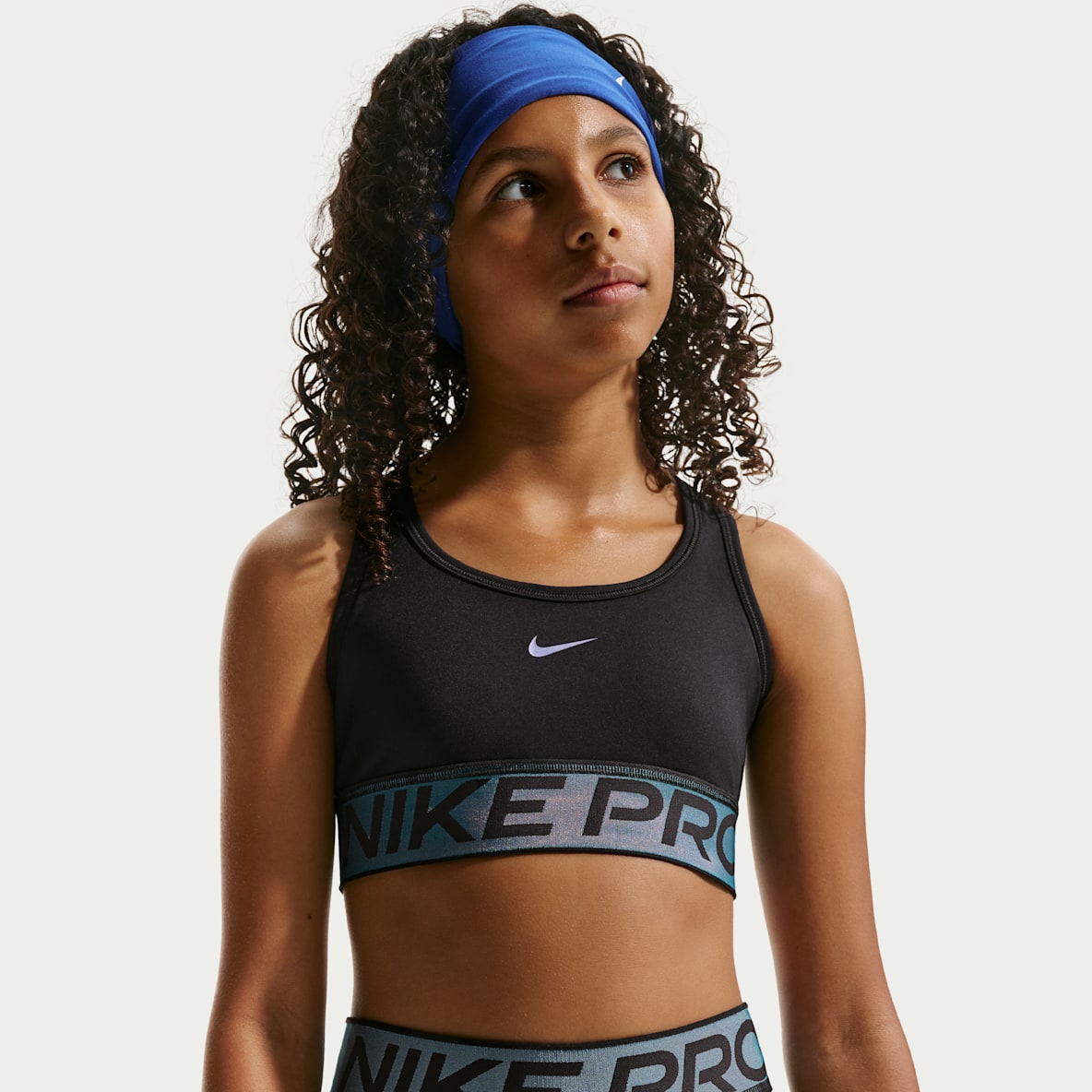 Nike Pro Swoosh Sports-BH med skinnende detaljer til store barn