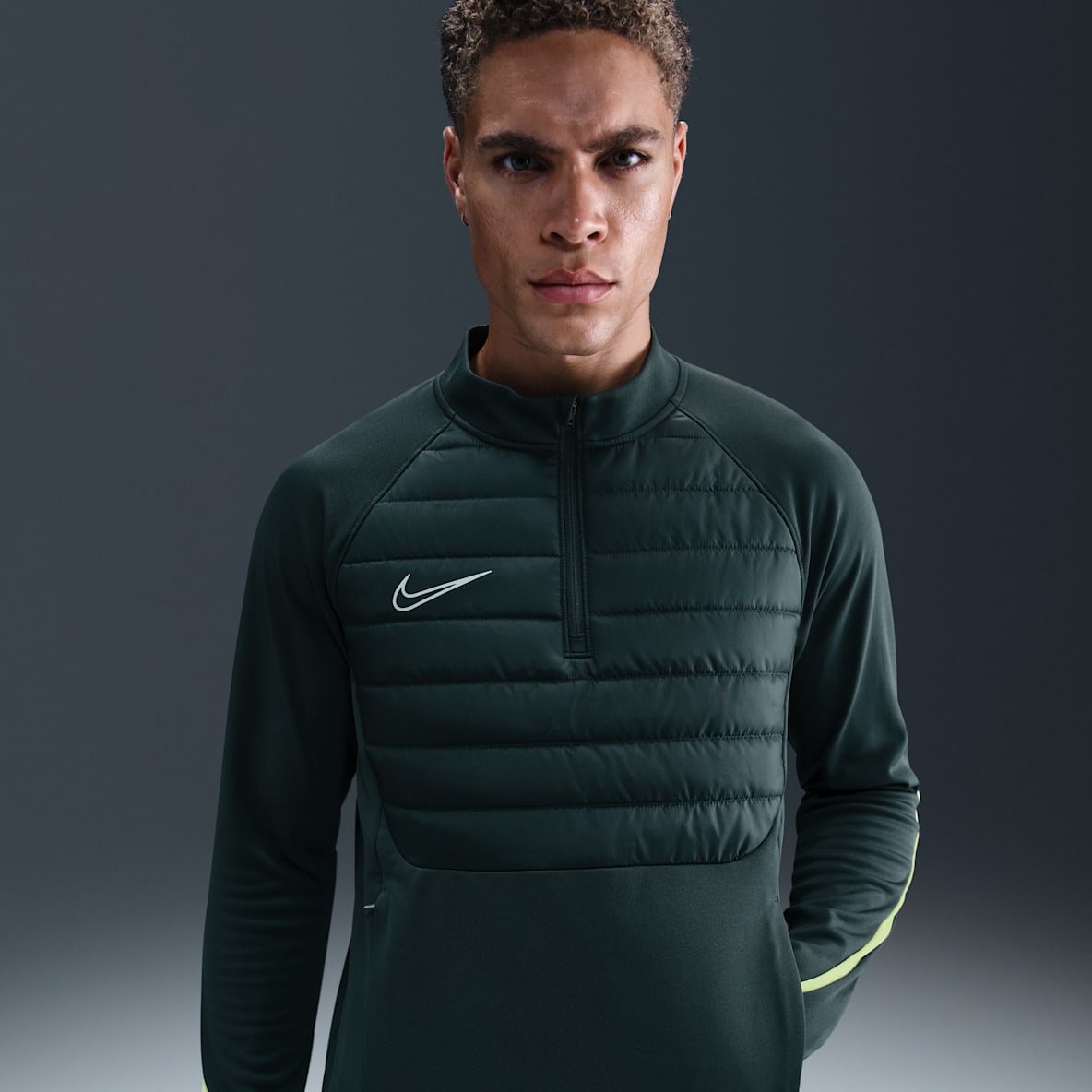 Nike Academy Winter Warrior Nike Academy Winter Warrior Therma-FIT fotballoverdel med halv glidelås til herre