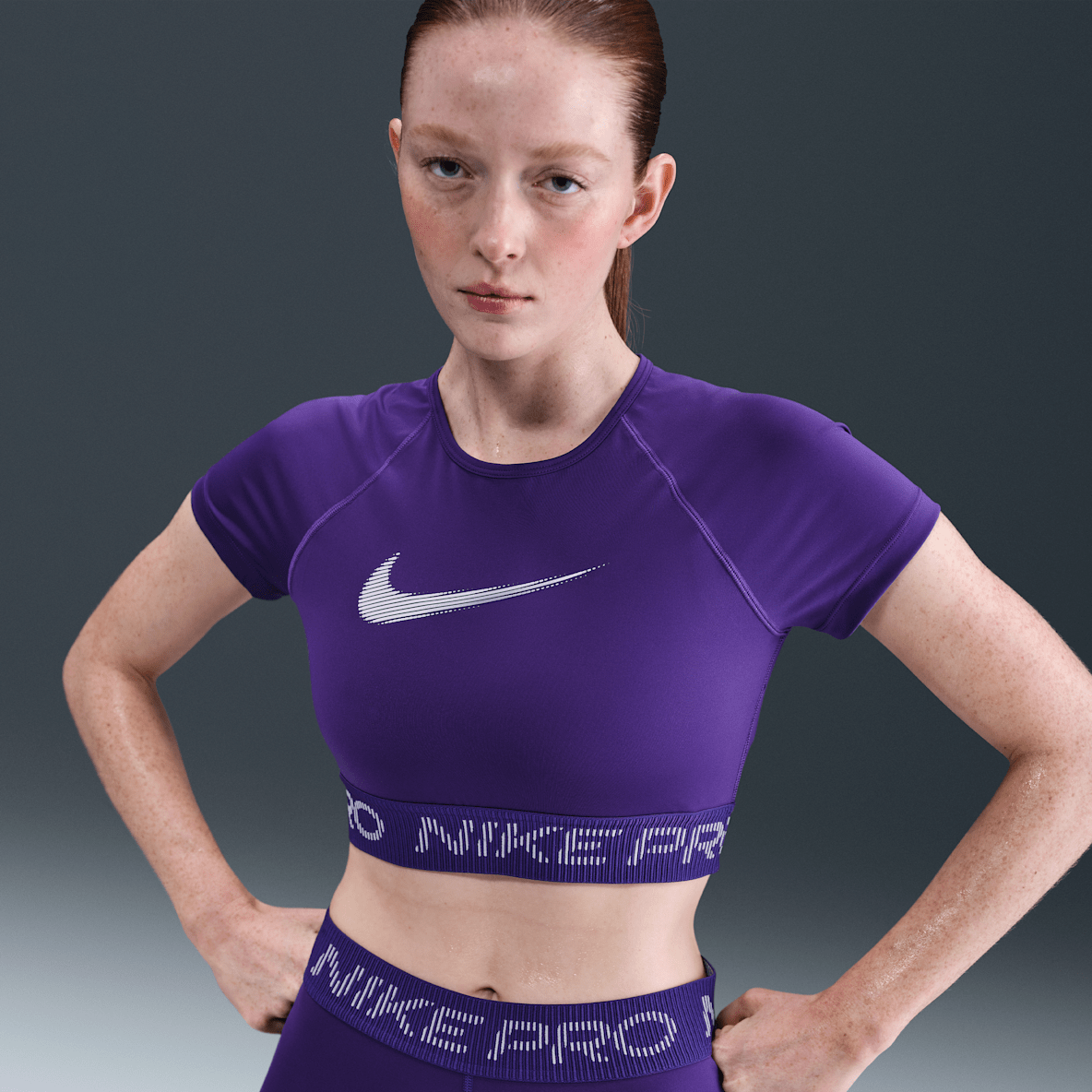 Nike Pro Nike Pro Dri-FIT avkortet kortermet overdel med grafikk til dame