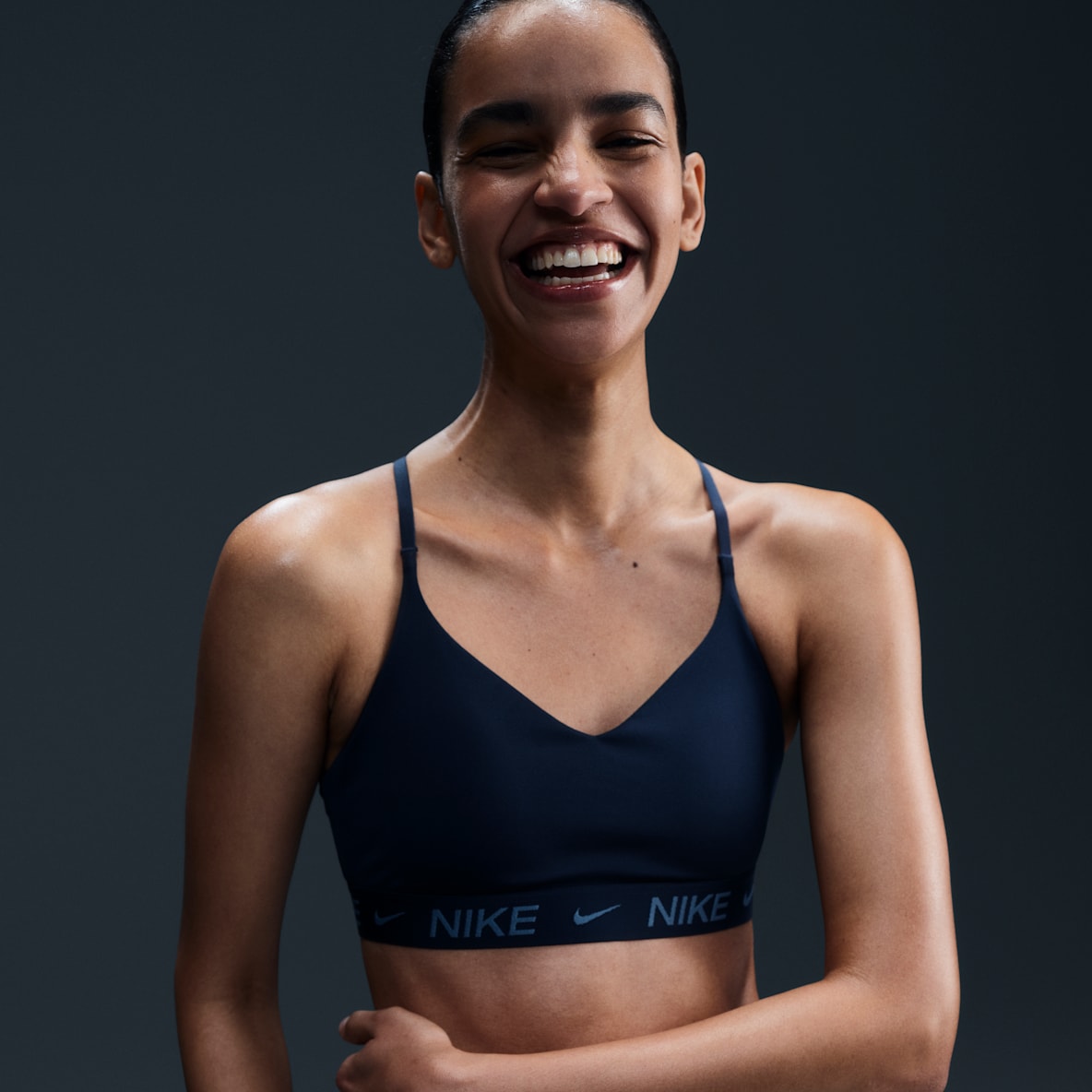 Nike Indy Light Support Bra deportivo ajustable con almohadillas para mujer