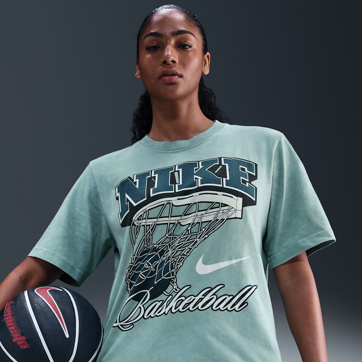 Nike Nike Women's Loose Graphic Basketball T-Shirt