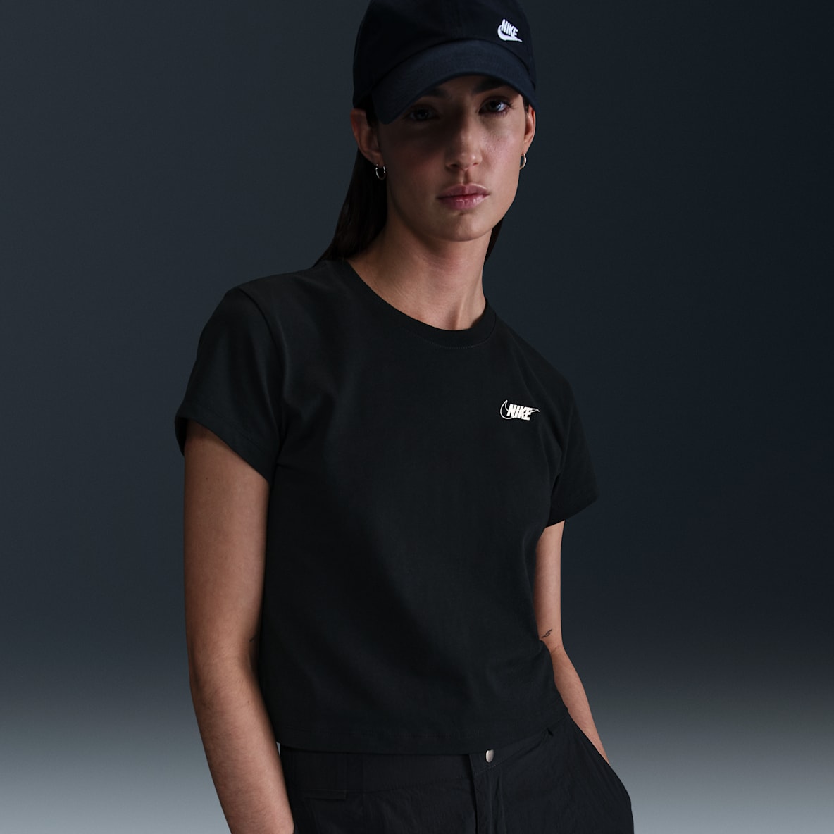Nike Sportswear Club Nike Sportswear Club Women's Short-Sleeve Cropped Graphic T-Shirt