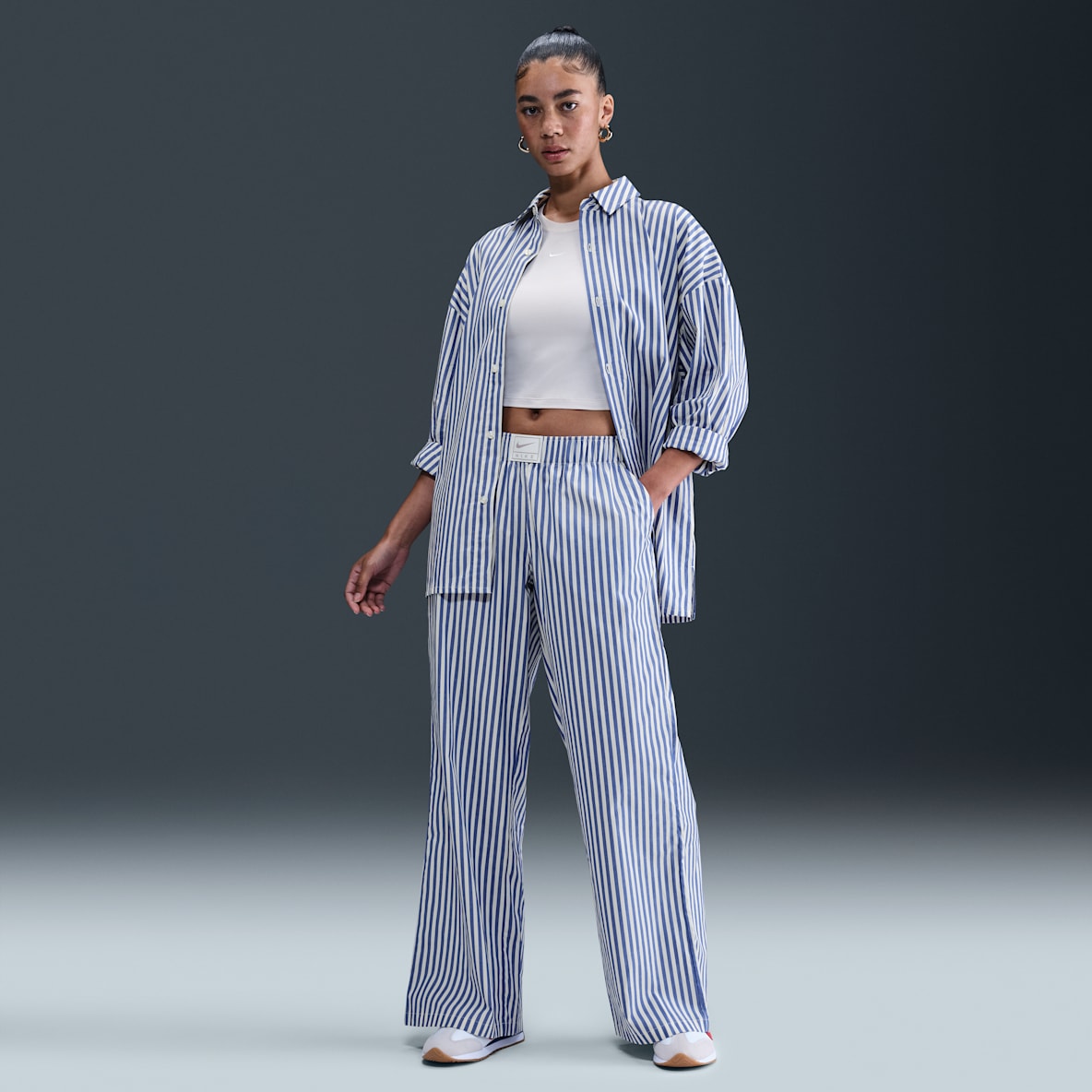 Nike Sportswear Chill Poplin Nike Sportswear Chill Poplin Pantalon à rayures ample taille mi-haute pour femme
