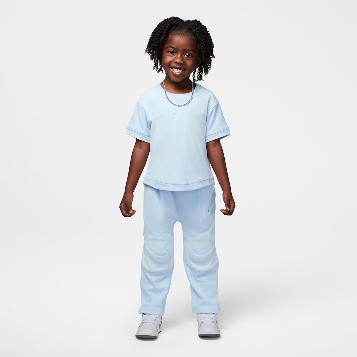 Nike Ready, Set! Conjunto de playera y joggers infantil