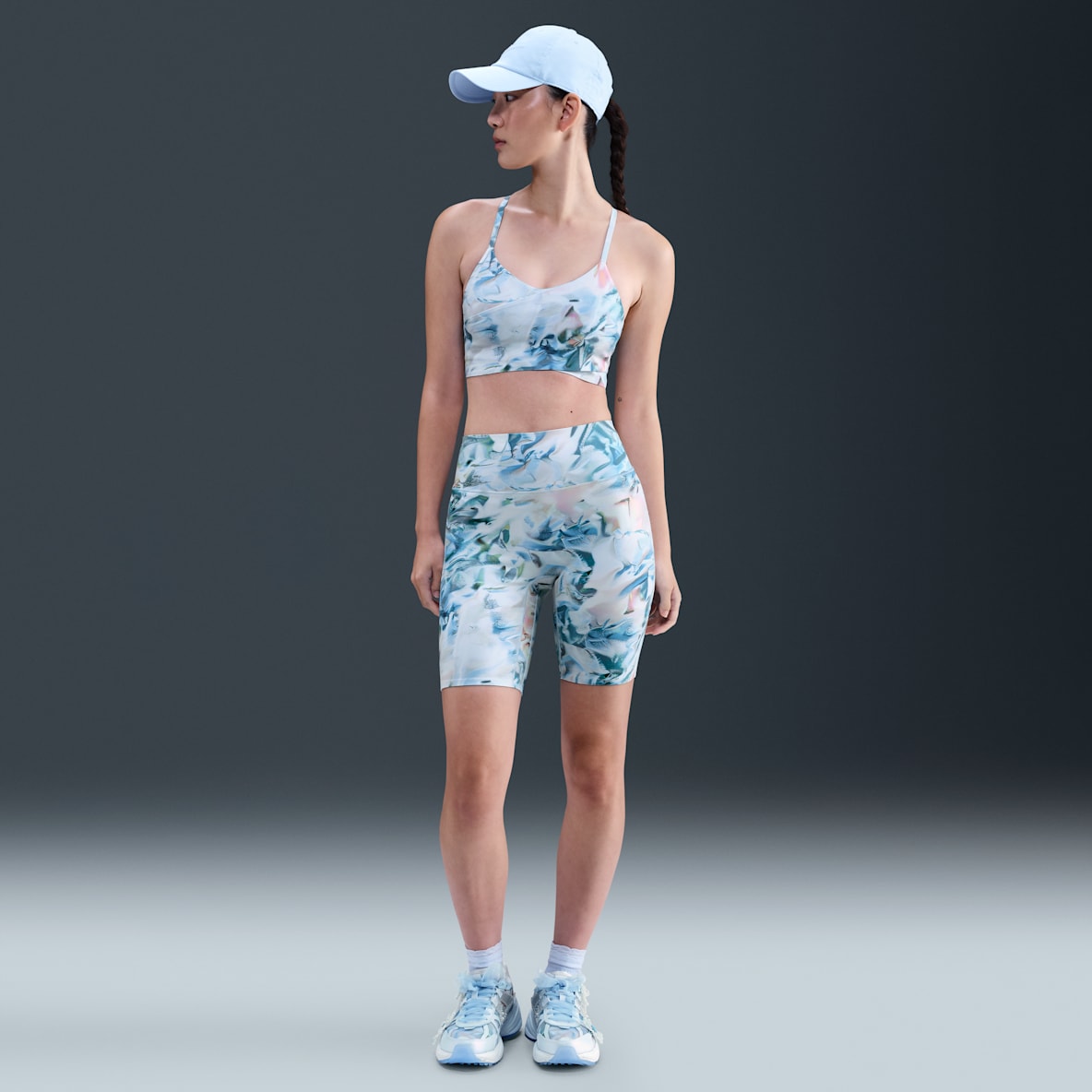 Nike Universa Women's Artist Collection Nike Universa Women's Artist Collection Bike Shorts mit hohem Bund (ca. 20,5 cm)