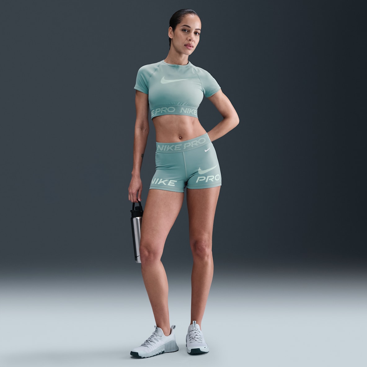 Nike Pro Nike Pro Shorts de ciclismo de tiro medio de 8 cm para mujer