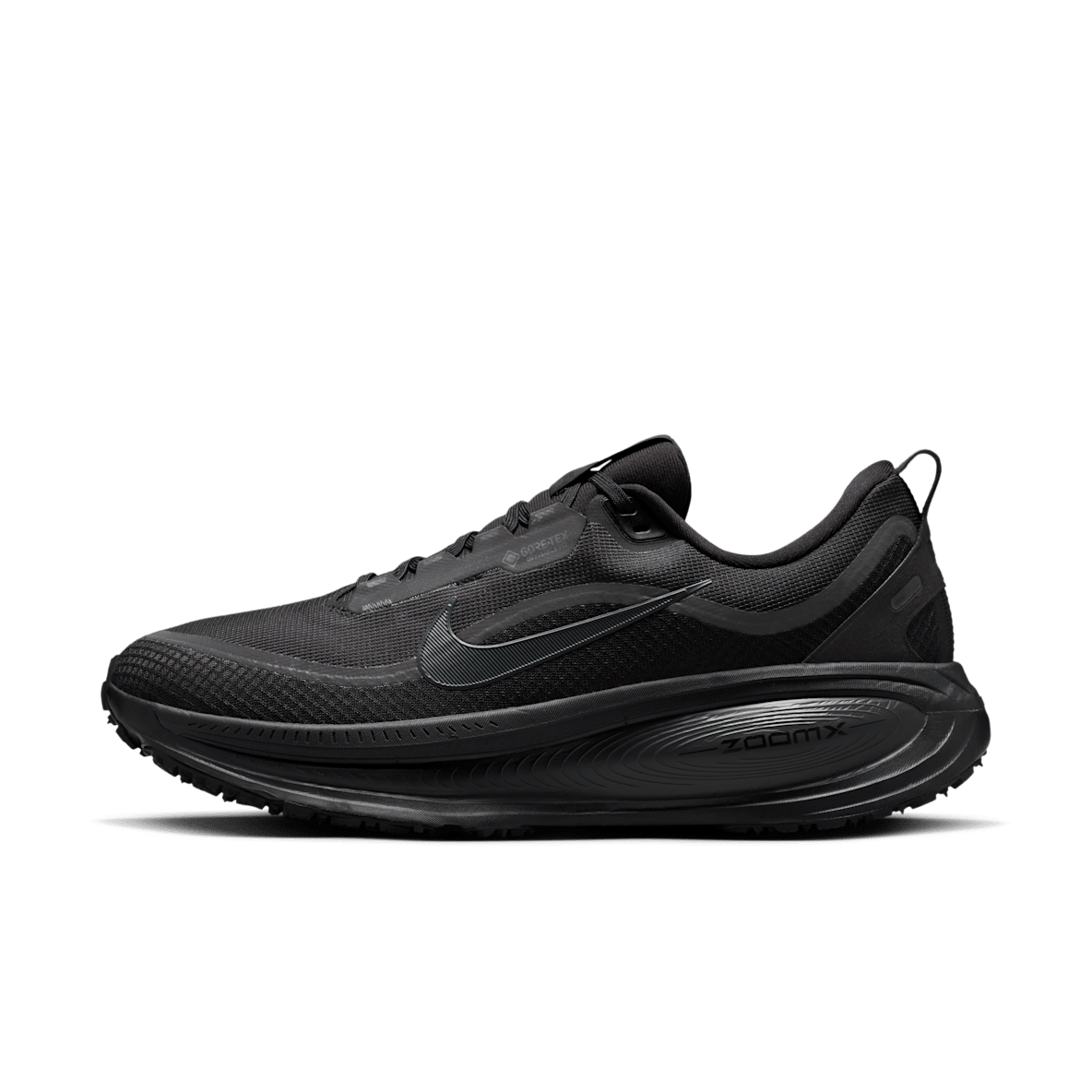 Nike Vomero 18 GORE-TEX Nike Vomero 18 GORE-TEX Wasserdichter Straßenlaufschuh mit reflektierenden Akzenten (Herren)