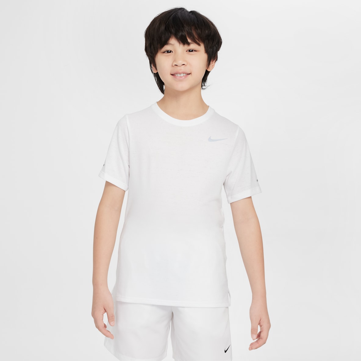 Nike Dri-FIT Miler Nike Dri-FIT Miler Treningsoverdel for store barn (gutt)