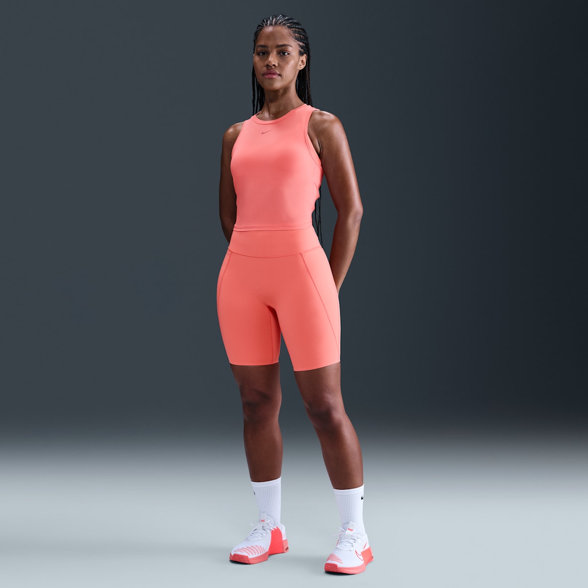 Nike Universa Nike Universa Shorts de ciclismo de tiro alto de 20 cm sin costura frontal para mujer