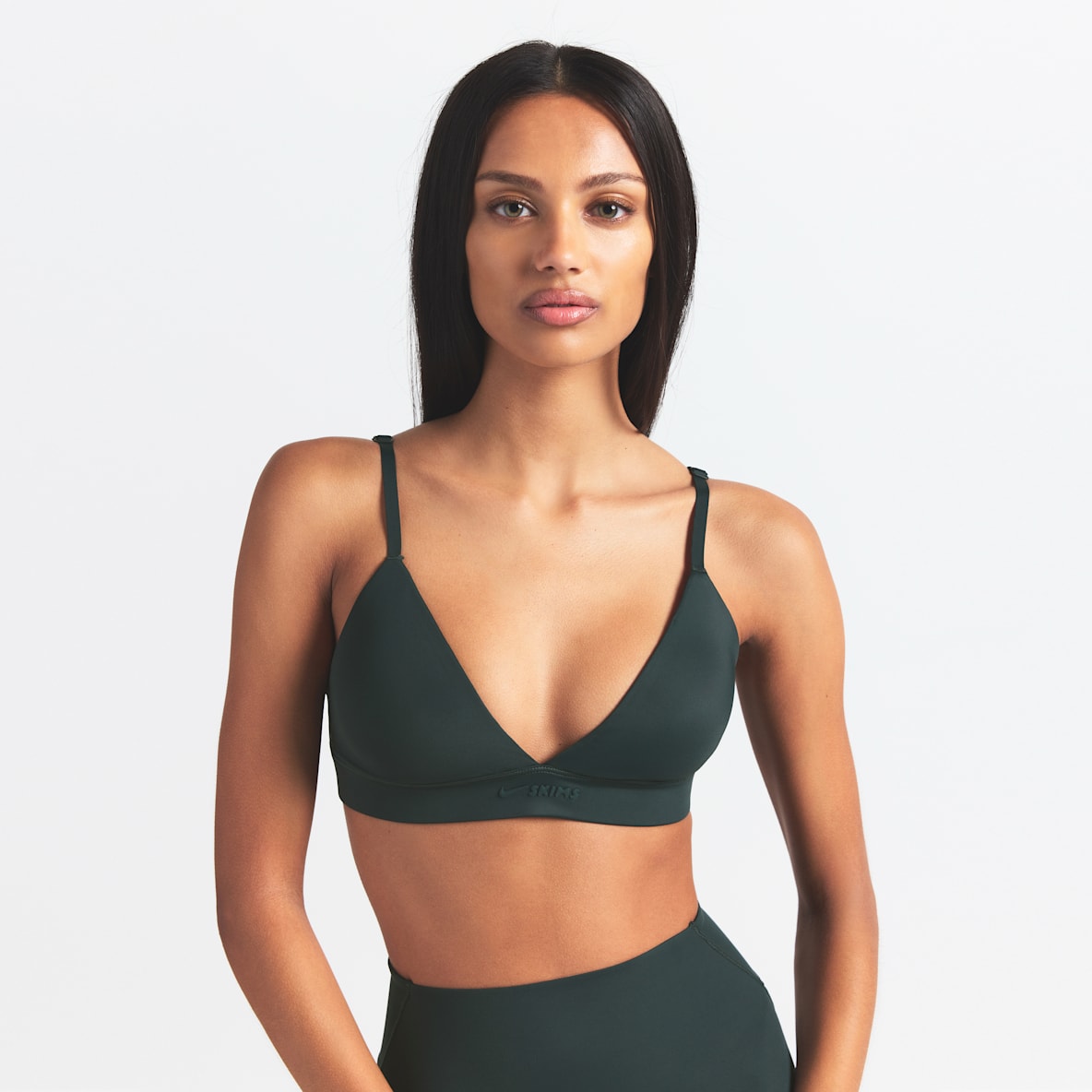NikeSKIMS Shine Bra triangular para mujer