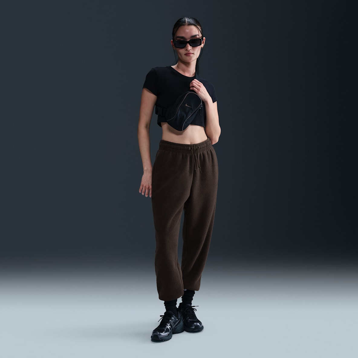 Nike Sportswear Phoenix Plush Nike Sportswear Phoenix Plush Women's Mid-Rise Cosy Fleece Trousers