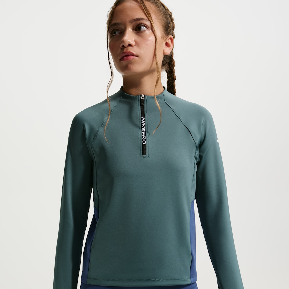 Nike Pro Dri-FIT félhosszú cipzáras, hosszú ujjú felső nagyobb gyerekeknek (lányoknak)