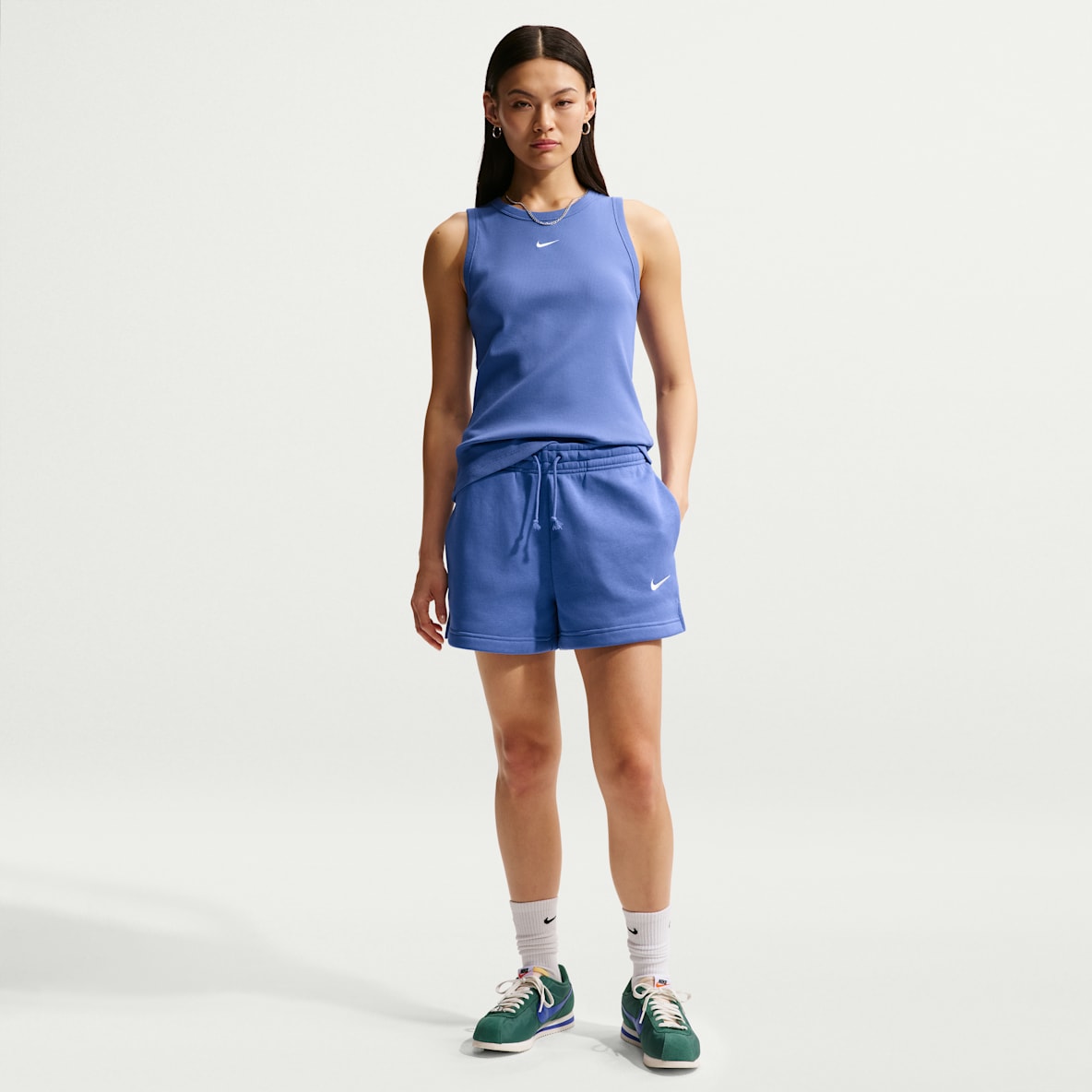 Nike Sportswear Phoenix Fleece Shorts de tiro medio de 10 cm para mujer