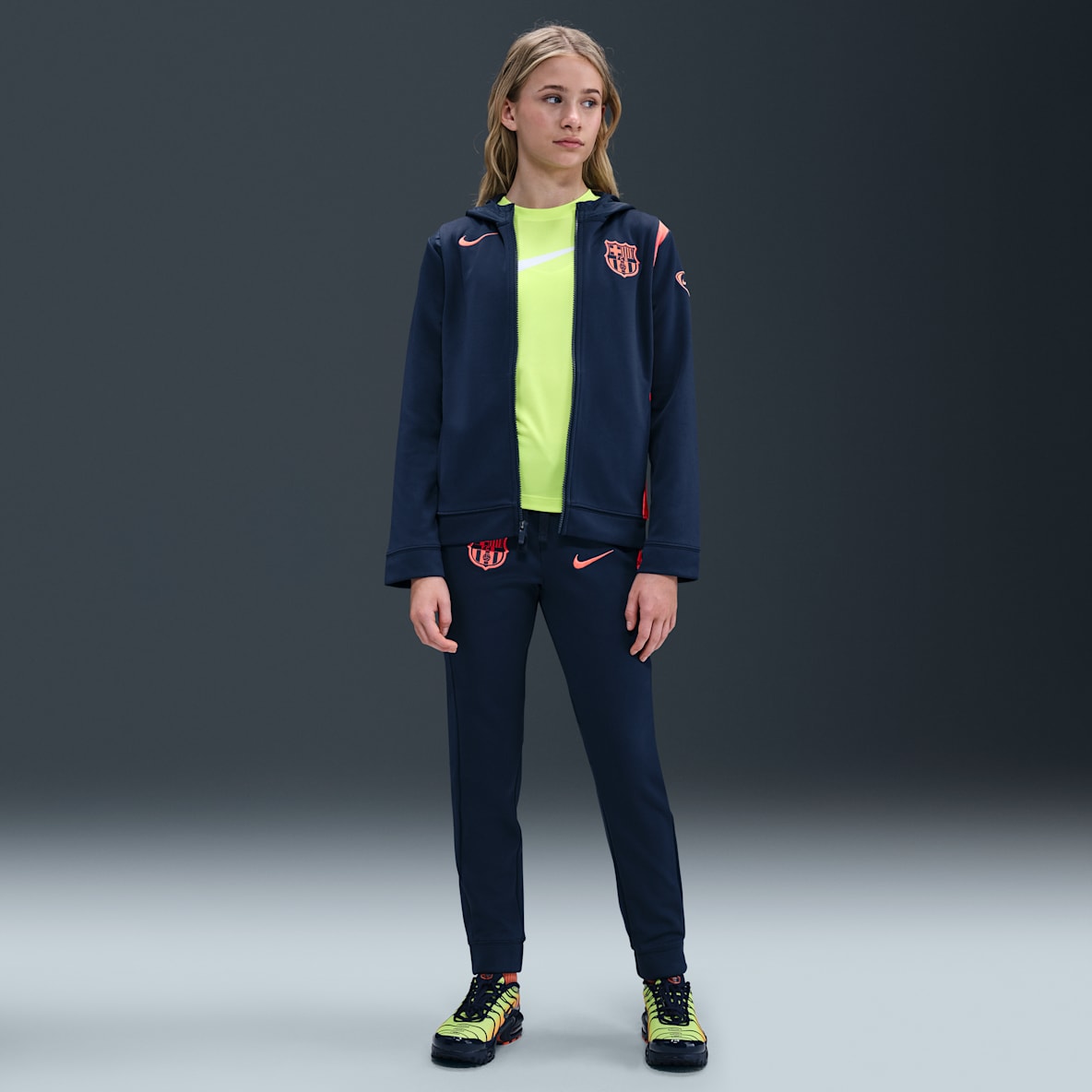 F.C. Barcelona Third Older Kids' Nike Total 90 Football Woven Tracksuit